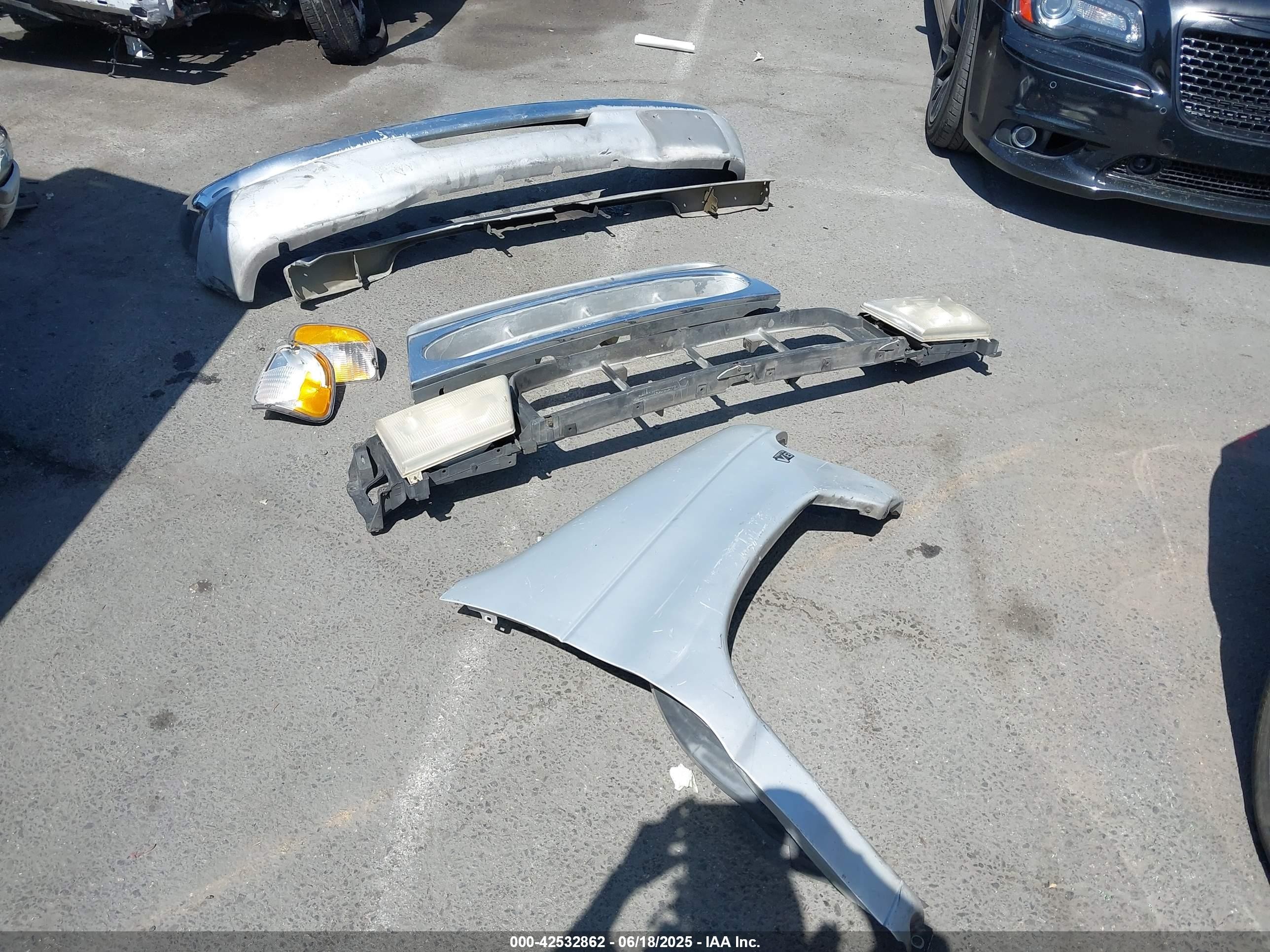 2000 Ford E-350 Super Duty Xl/xlt White vin: 1FBSS31L0YHA18416
