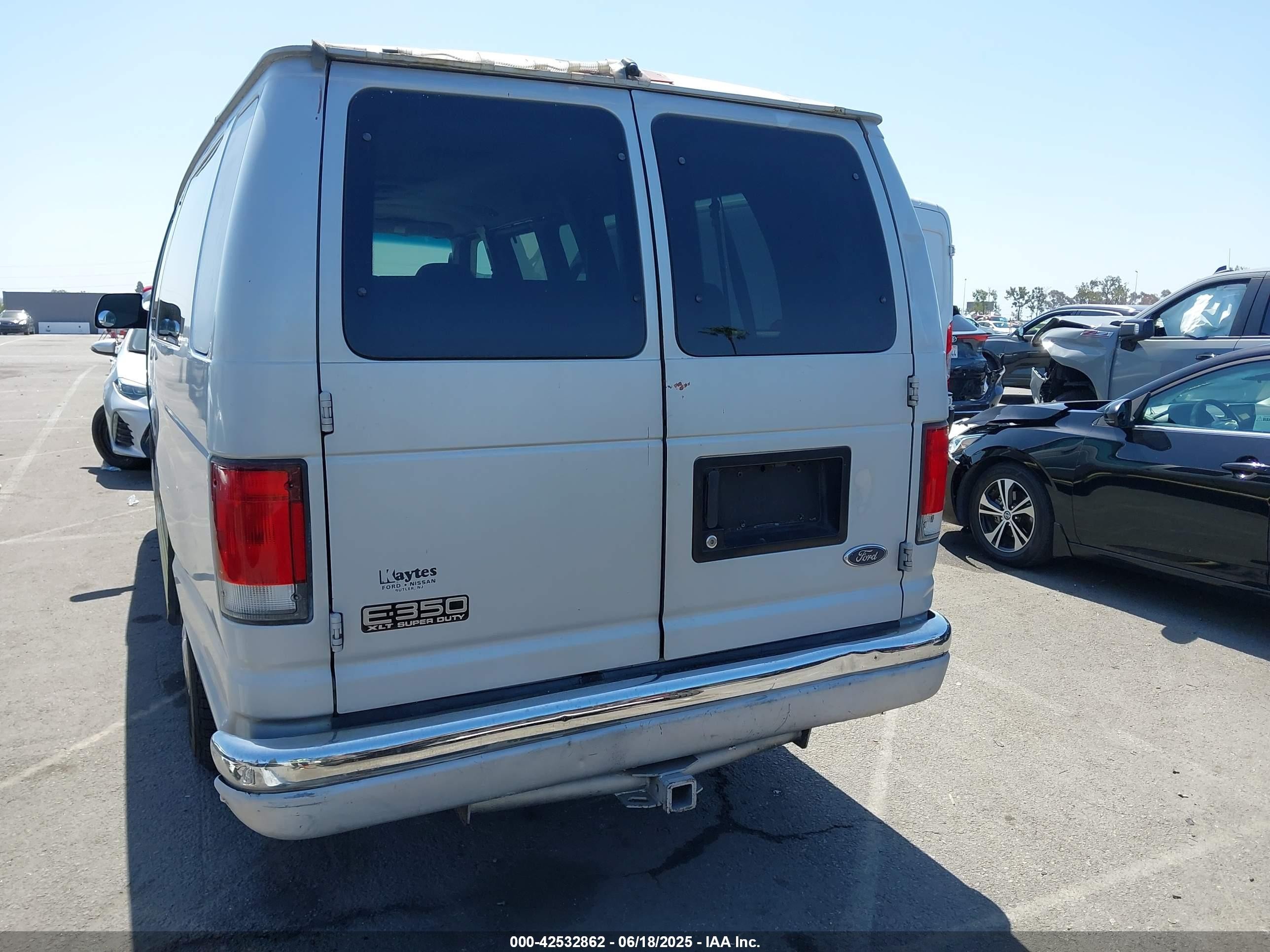 2000 Ford E-350 Super Duty Xl/xlt White vin: 1FBSS31L0YHA18416