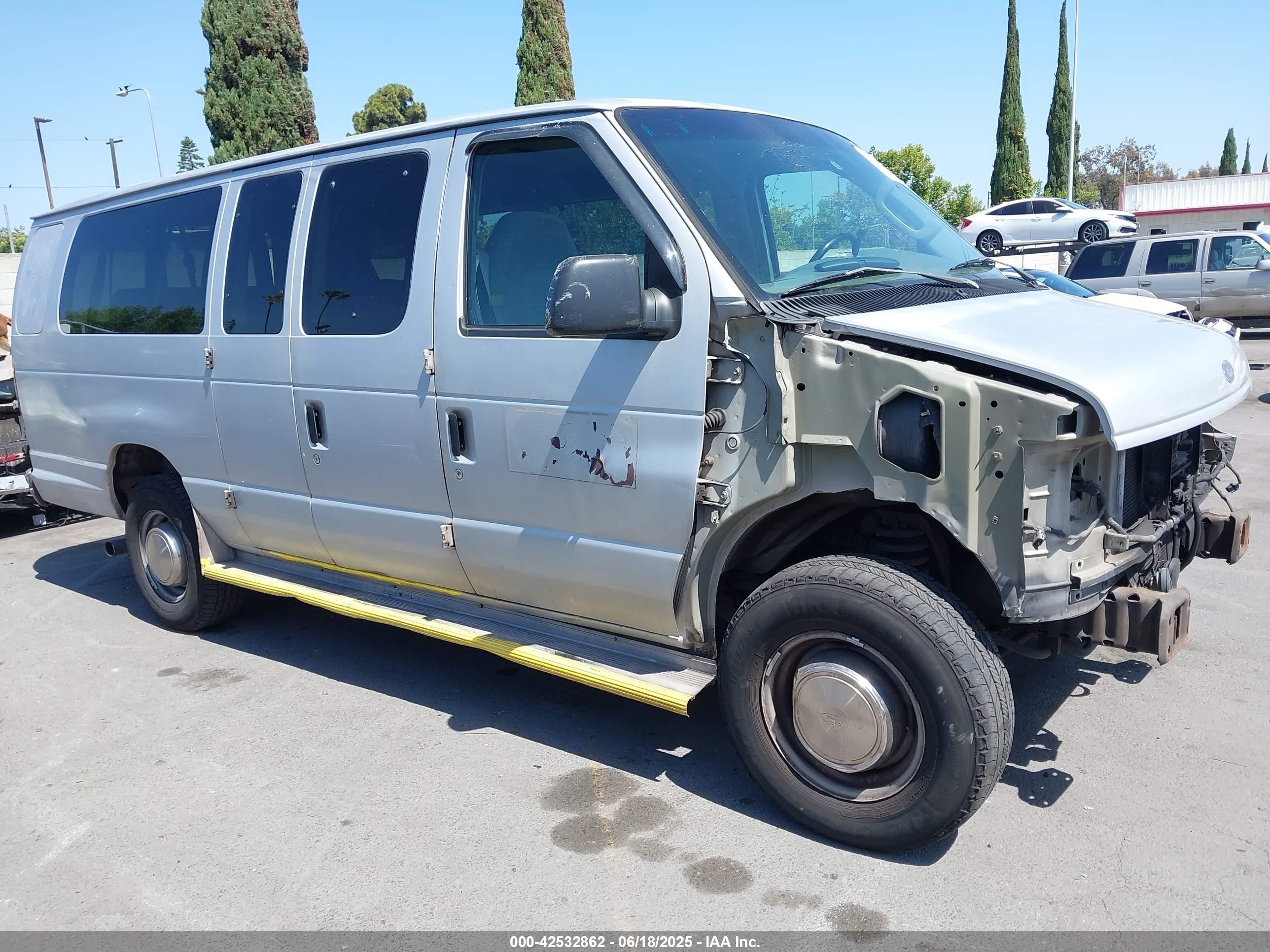 2000 Ford E-350 Super Duty Xl/xlt White vin: 1FBSS31L0YHA18416