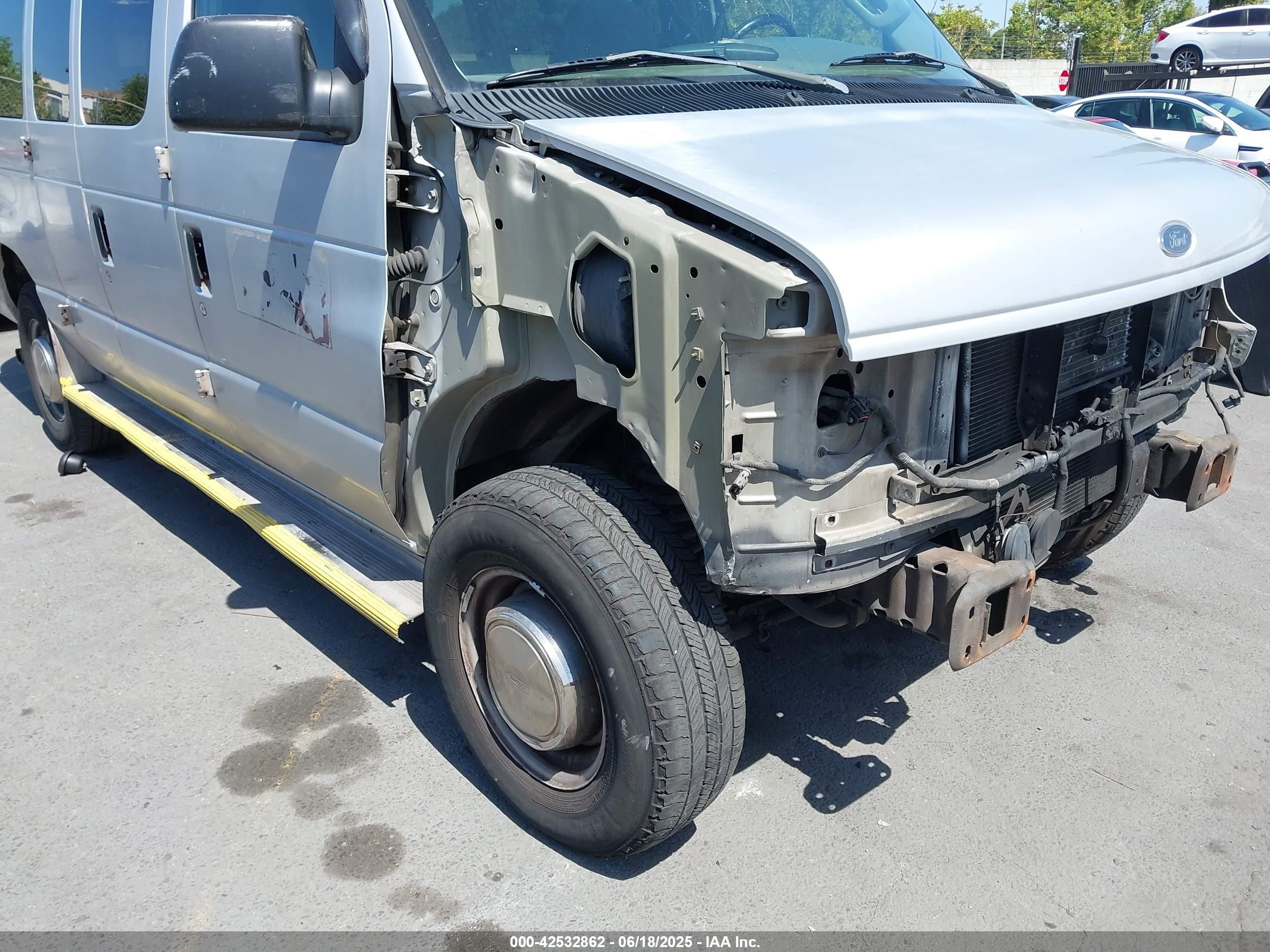 2000 Ford E-350 Super Duty Xl/xlt White vin: 1FBSS31L0YHA18416