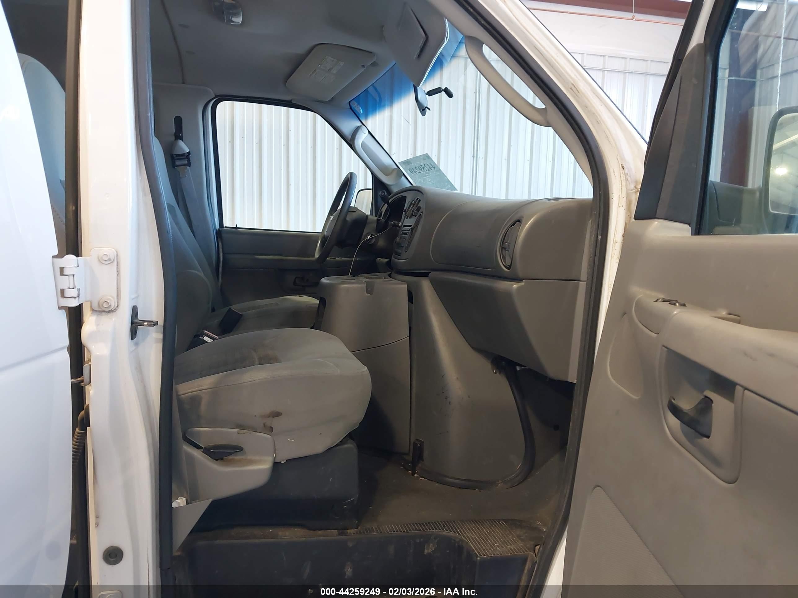2005 Ford E-350 Super Duty Xl/xlt White vin: 1FBSS31L15HB29469