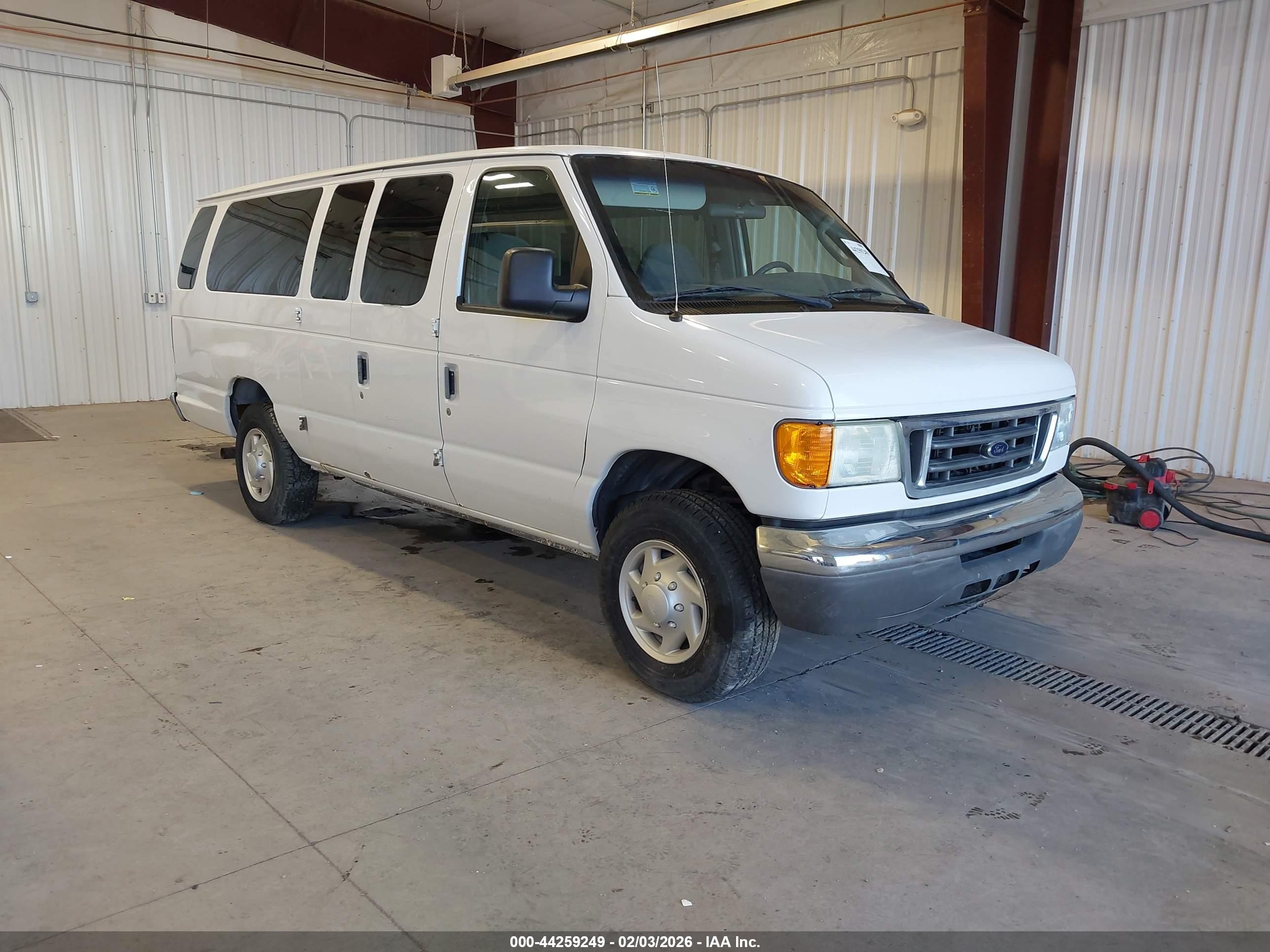 2005 Ford E-350 Super Duty Xl/xlt Белый vin: 1FBSS31L15HB29469