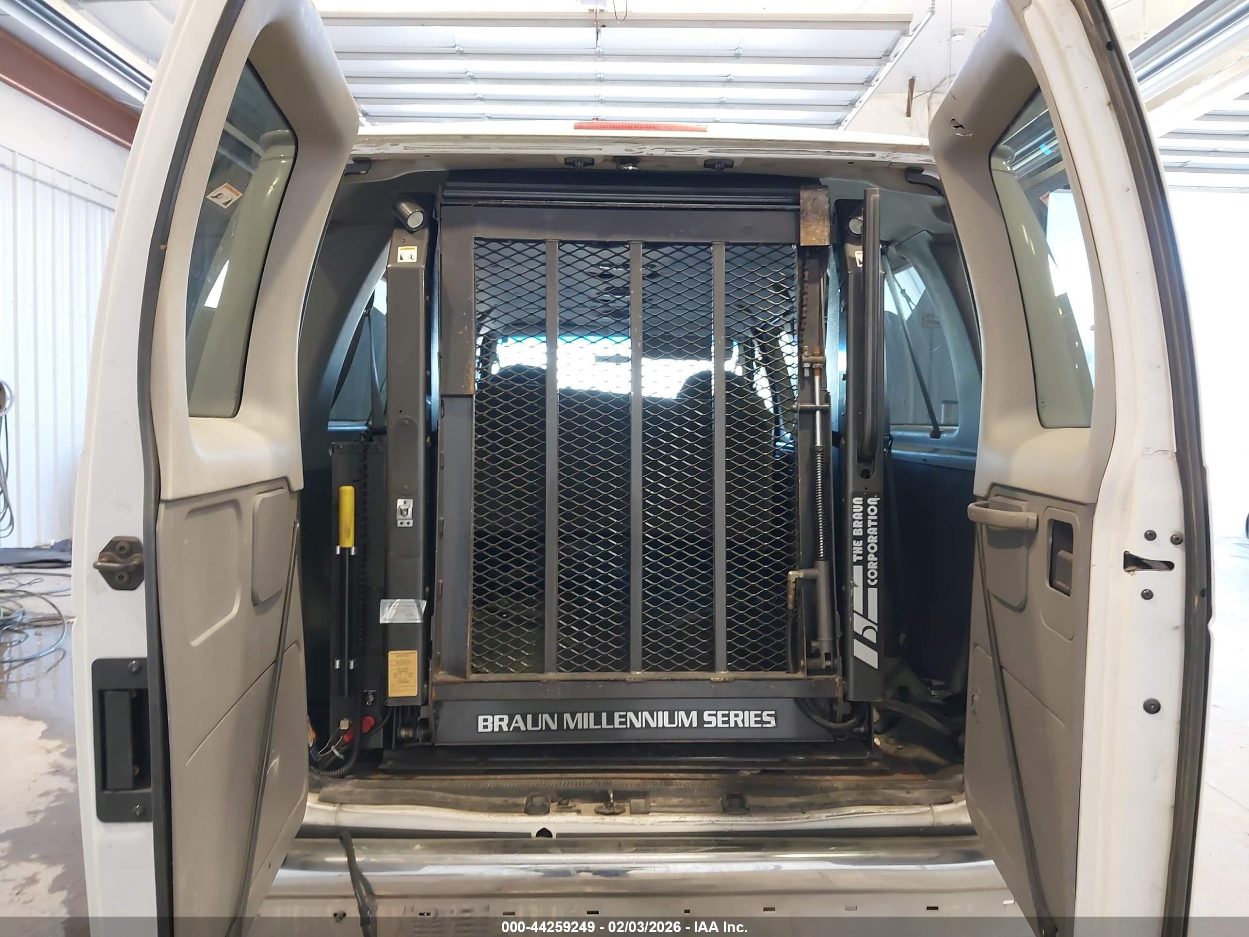 2005 Ford E-350 Super Duty Xl/xlt White vin: 1FBSS31L15HB29469