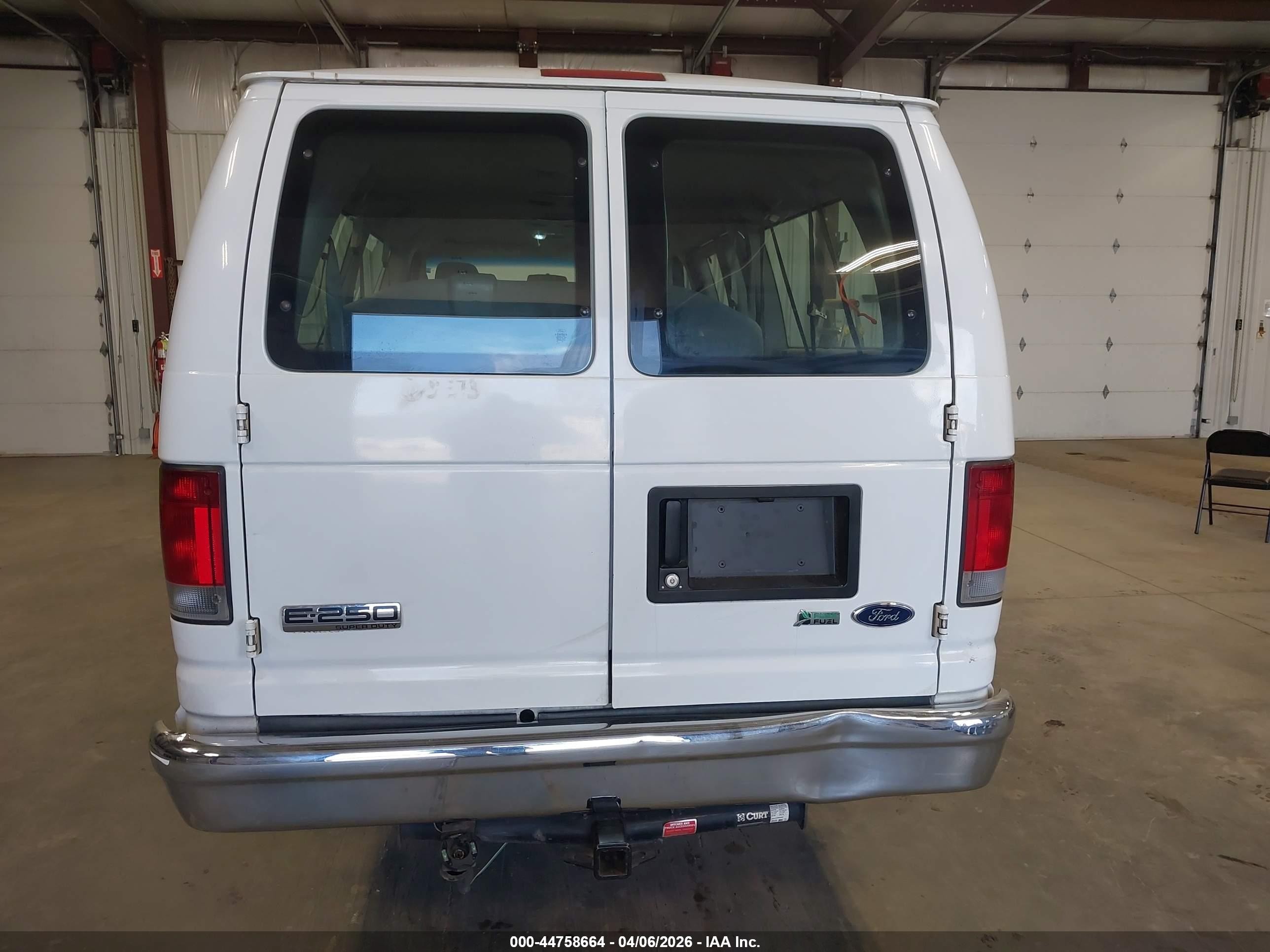 2009 Ford E-350 Super Duty Xlt Белый vin: 1FBSS31L19DA75037