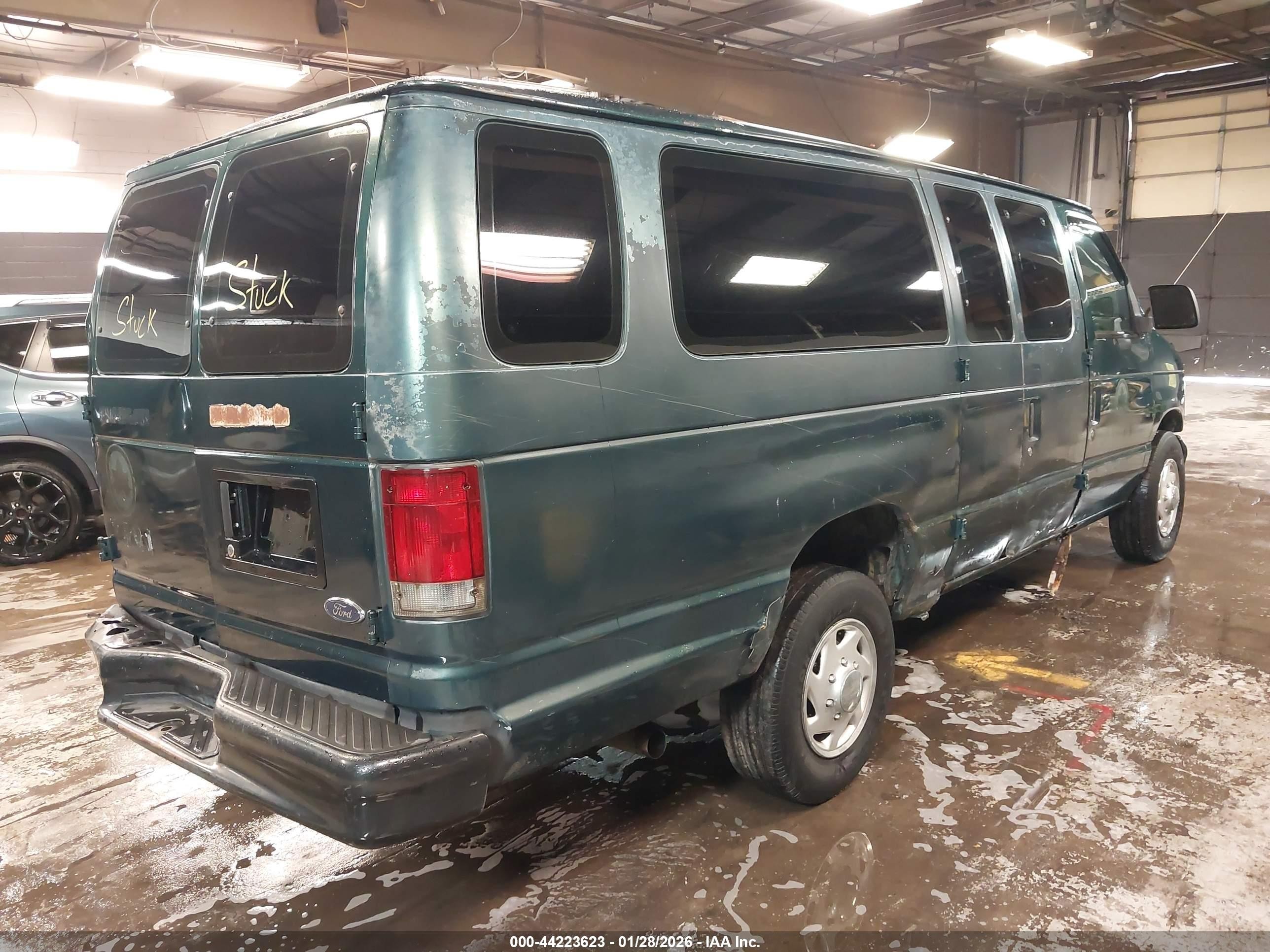 2000 Ford E-350 Super Duty Xl/xlt Зеленый vin: 1FBSS31L1YHB40587