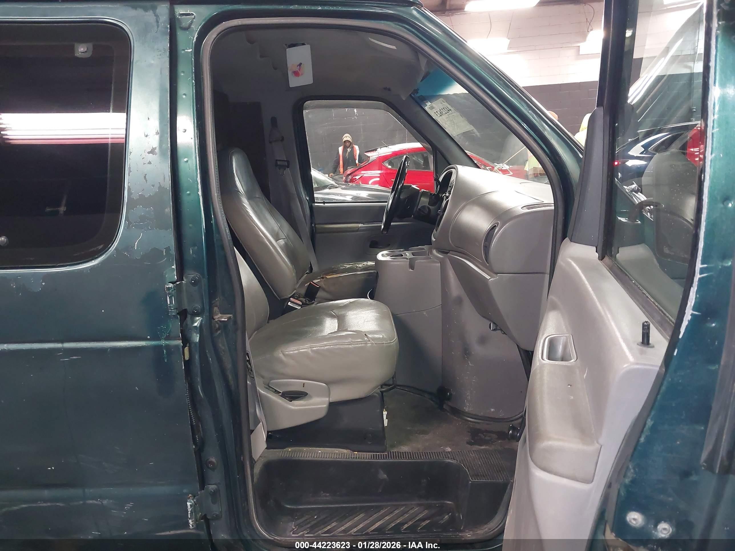2000 Ford E-350 Super Duty Xl/xlt Зеленый vin: 1FBSS31L1YHB40587