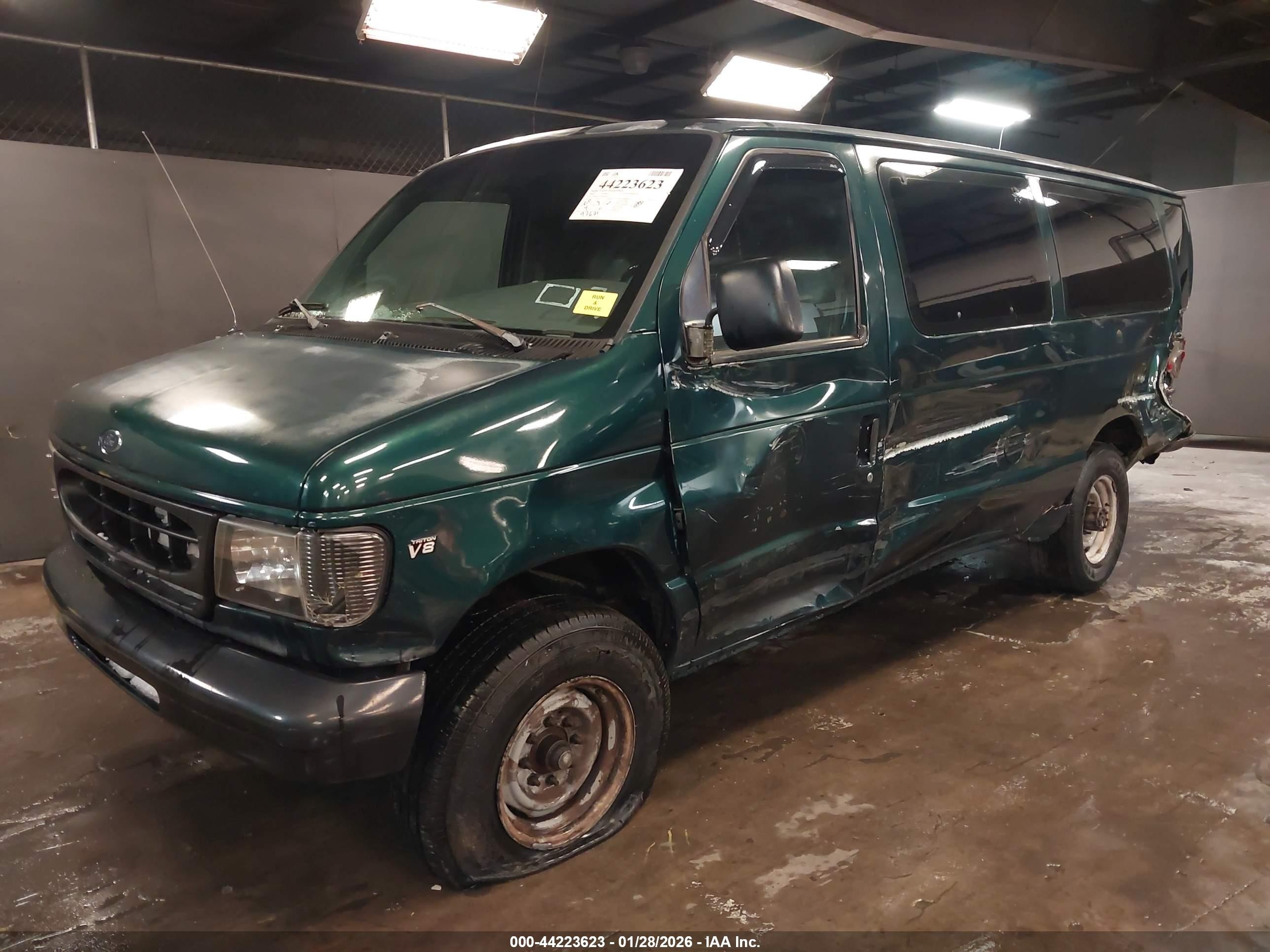 2000 Ford E-350 Super Duty Xl/xlt Зеленый vin: 1FBSS31L1YHB40587