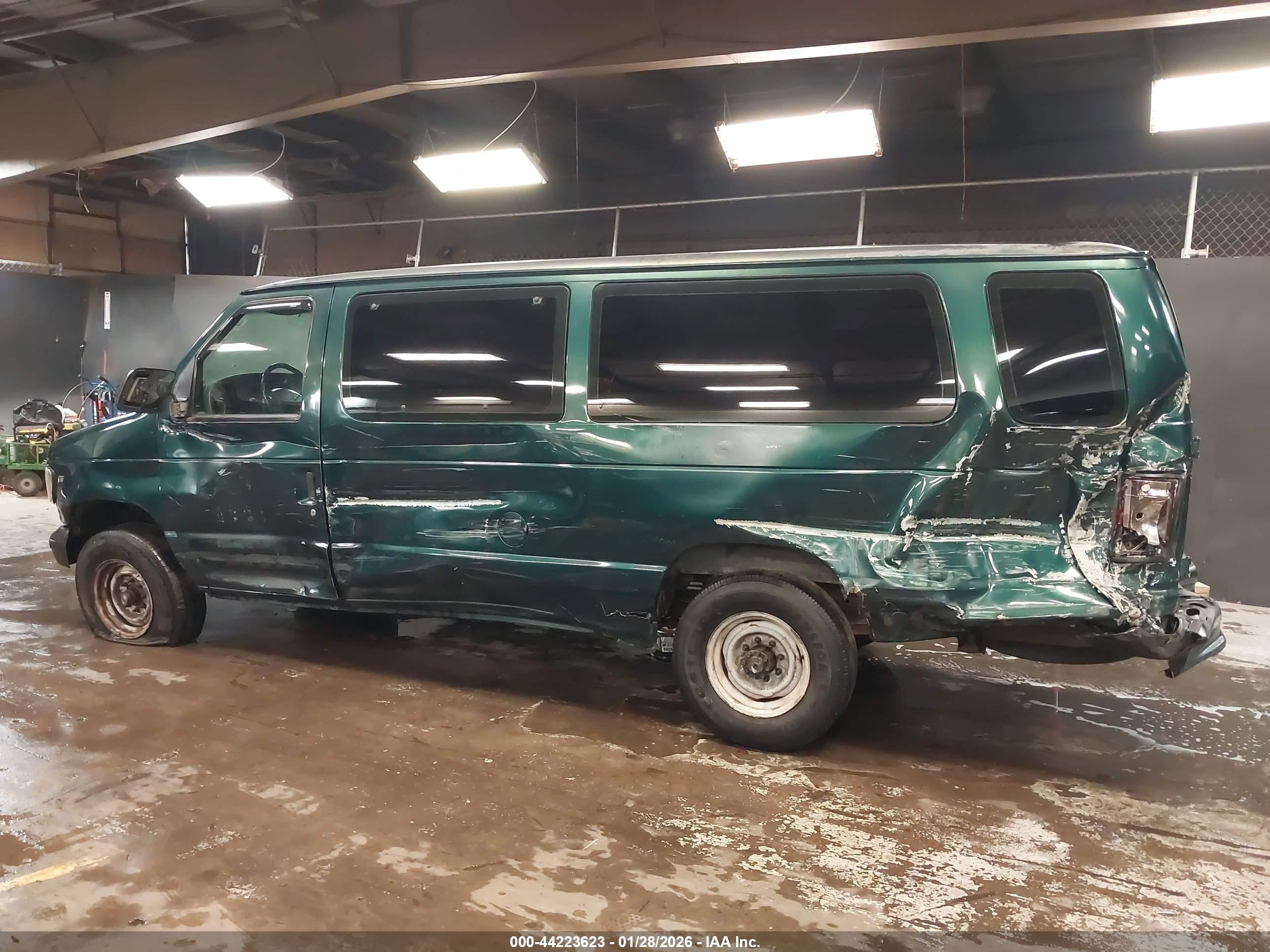 2000 Ford E-350 Super Duty Xl/xlt Зеленый vin: 1FBSS31L1YHB40587