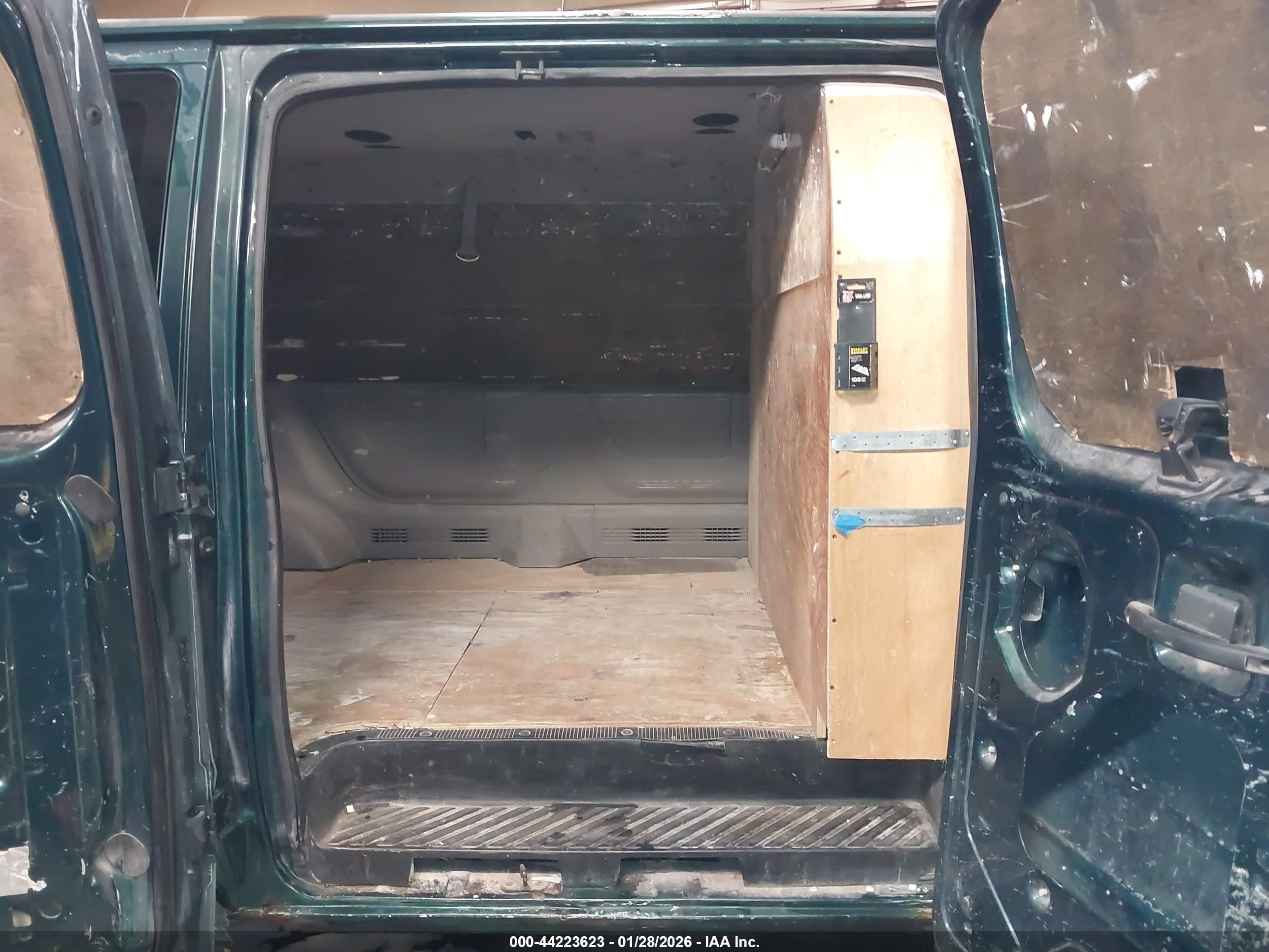 2000 Ford E-350 Super Duty Xl/xlt Зеленый vin: 1FBSS31L1YHB40587