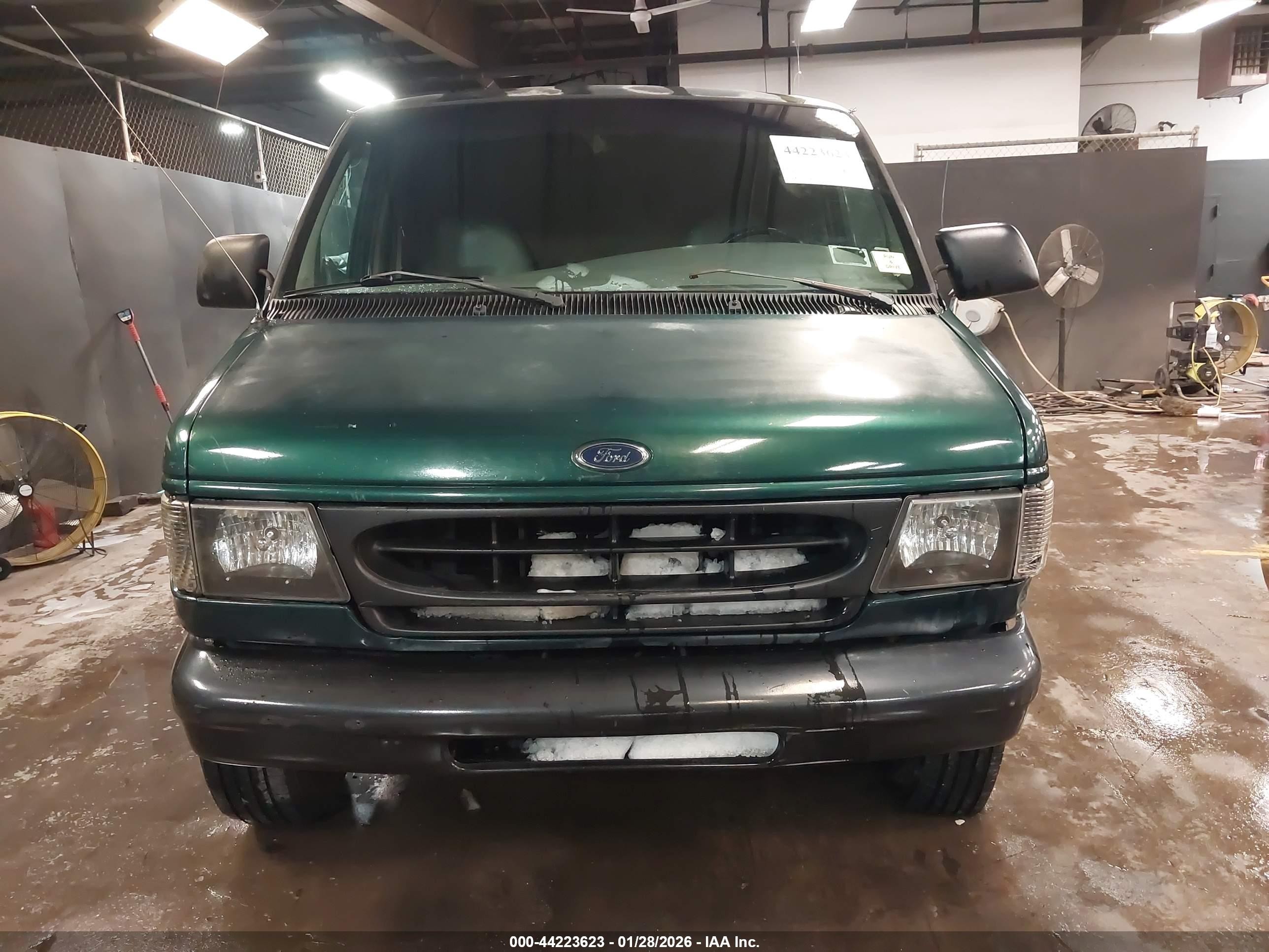 2000 Ford E-350 Super Duty Xl/xlt Зеленый vin: 1FBSS31L1YHB40587