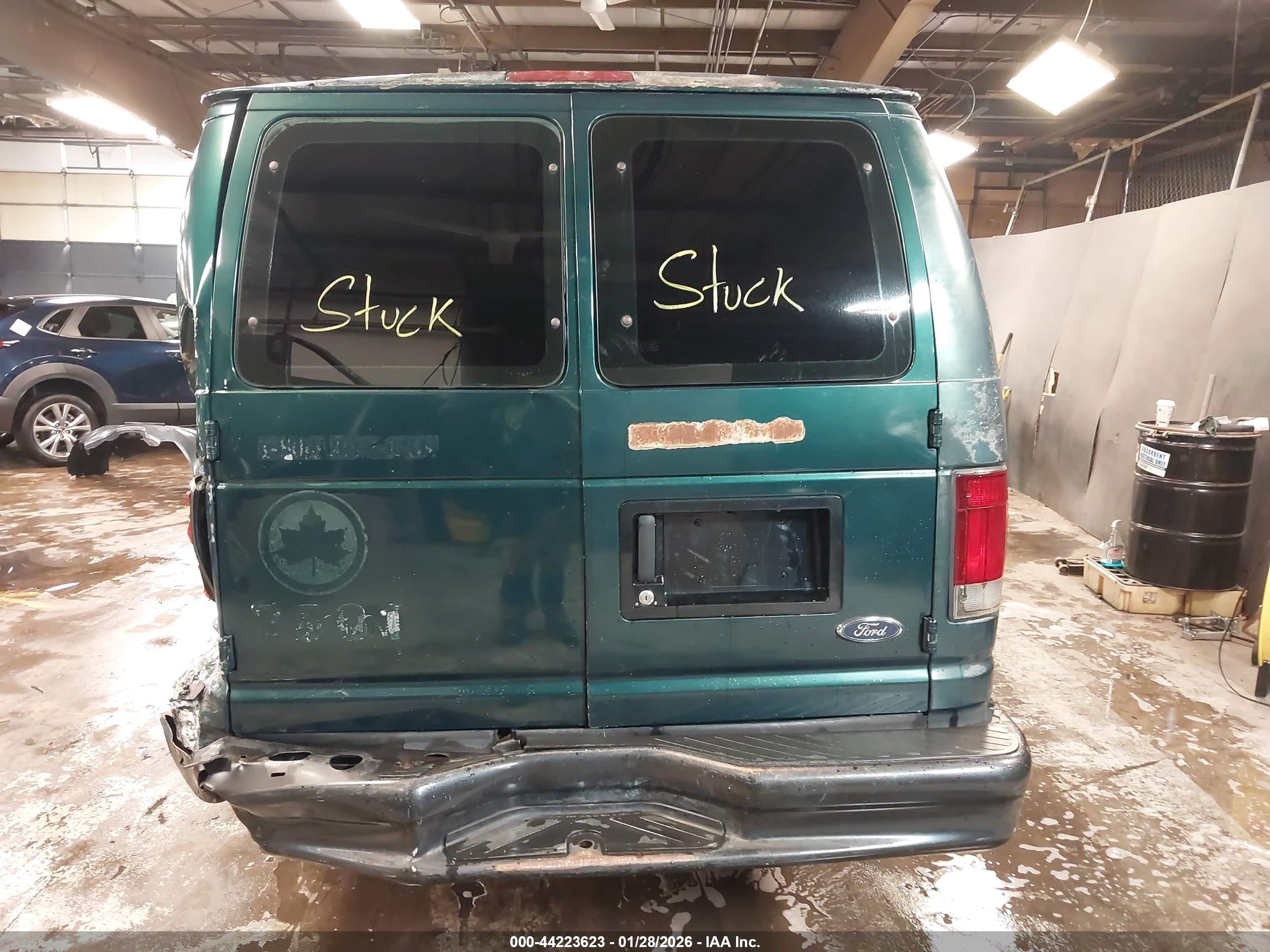 2000 Ford E-350 Super Duty Xl/xlt Зеленый vin: 1FBSS31L1YHB40587