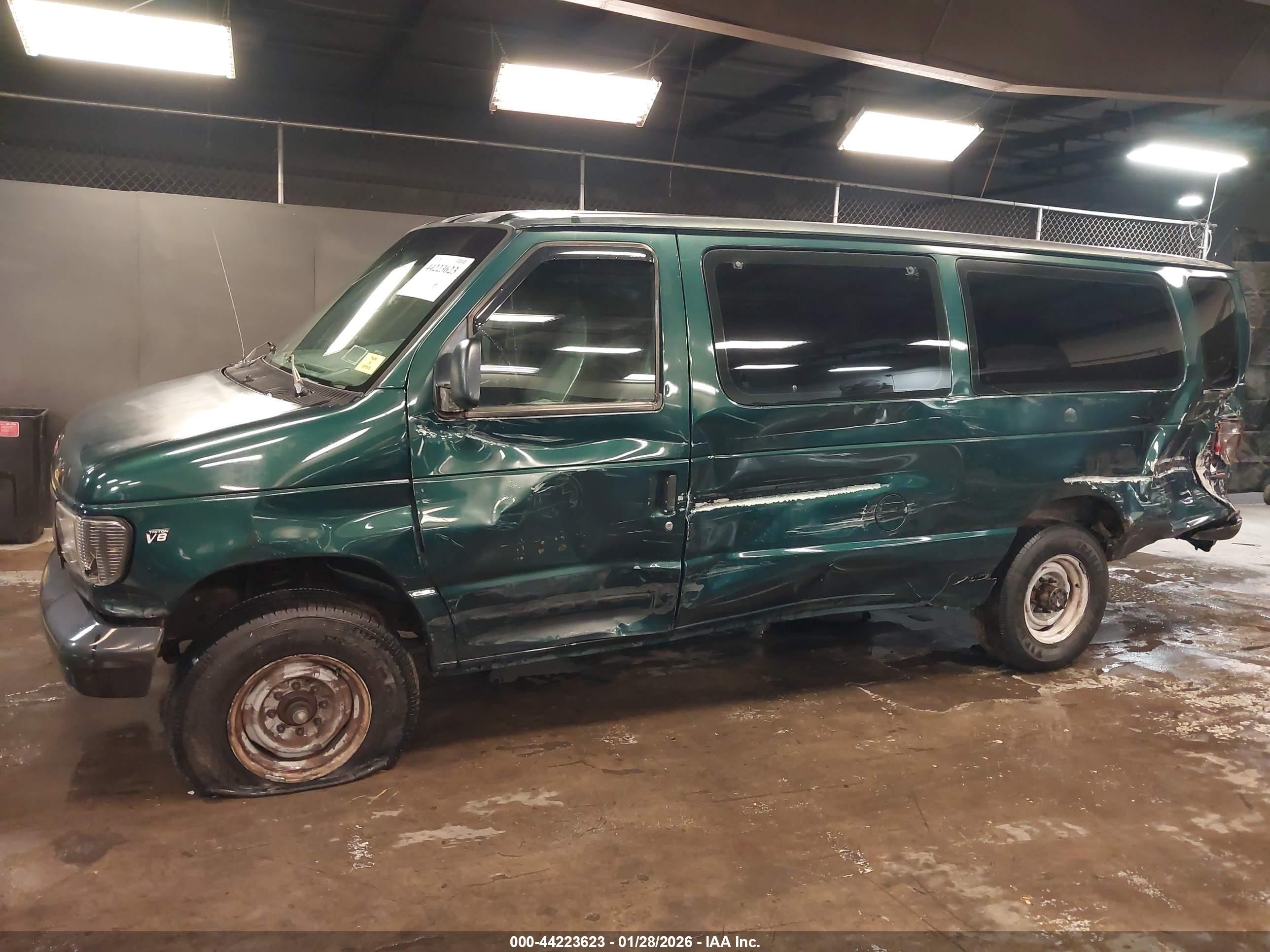 2000 Ford E-350 Super Duty Xl/xlt Зеленый vin: 1FBSS31L1YHB40587