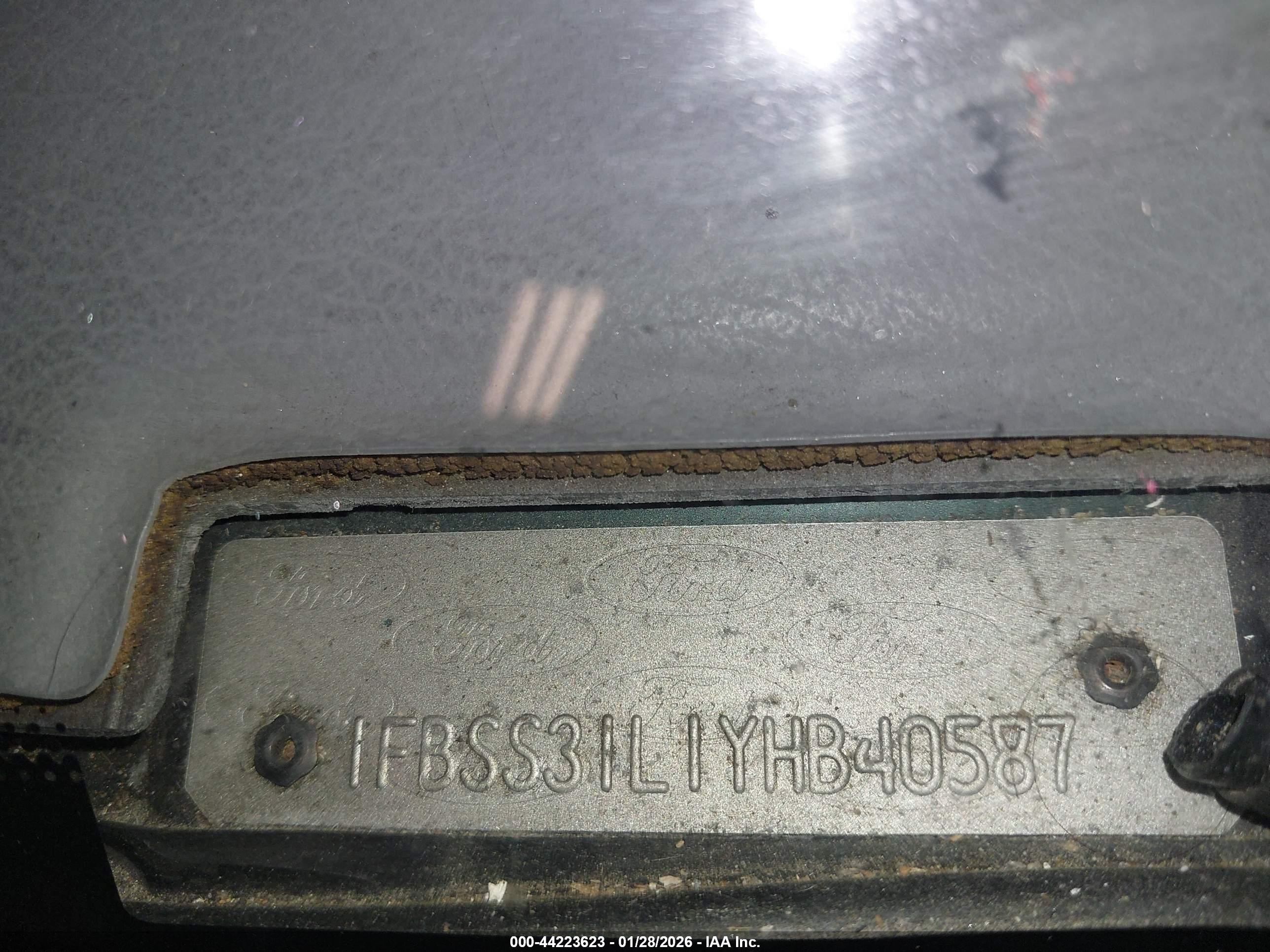 2000 Ford E-350 Super Duty Xl/xlt Зеленый vin: 1FBSS31L1YHB40587