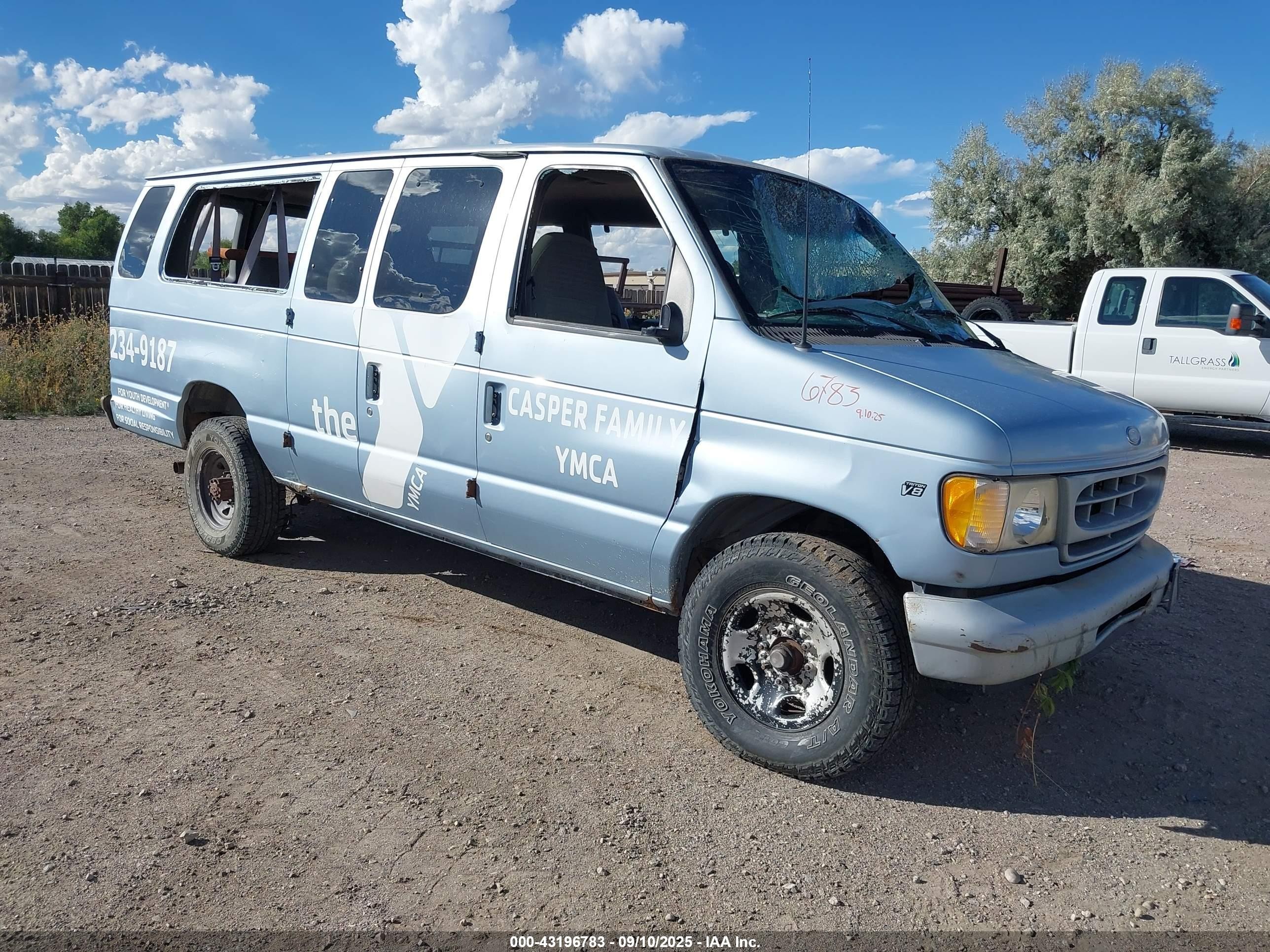 2000 Ford E-350 Super Duty Xl/xlt Light Blue vin: 1FBSS31L1YHB59138