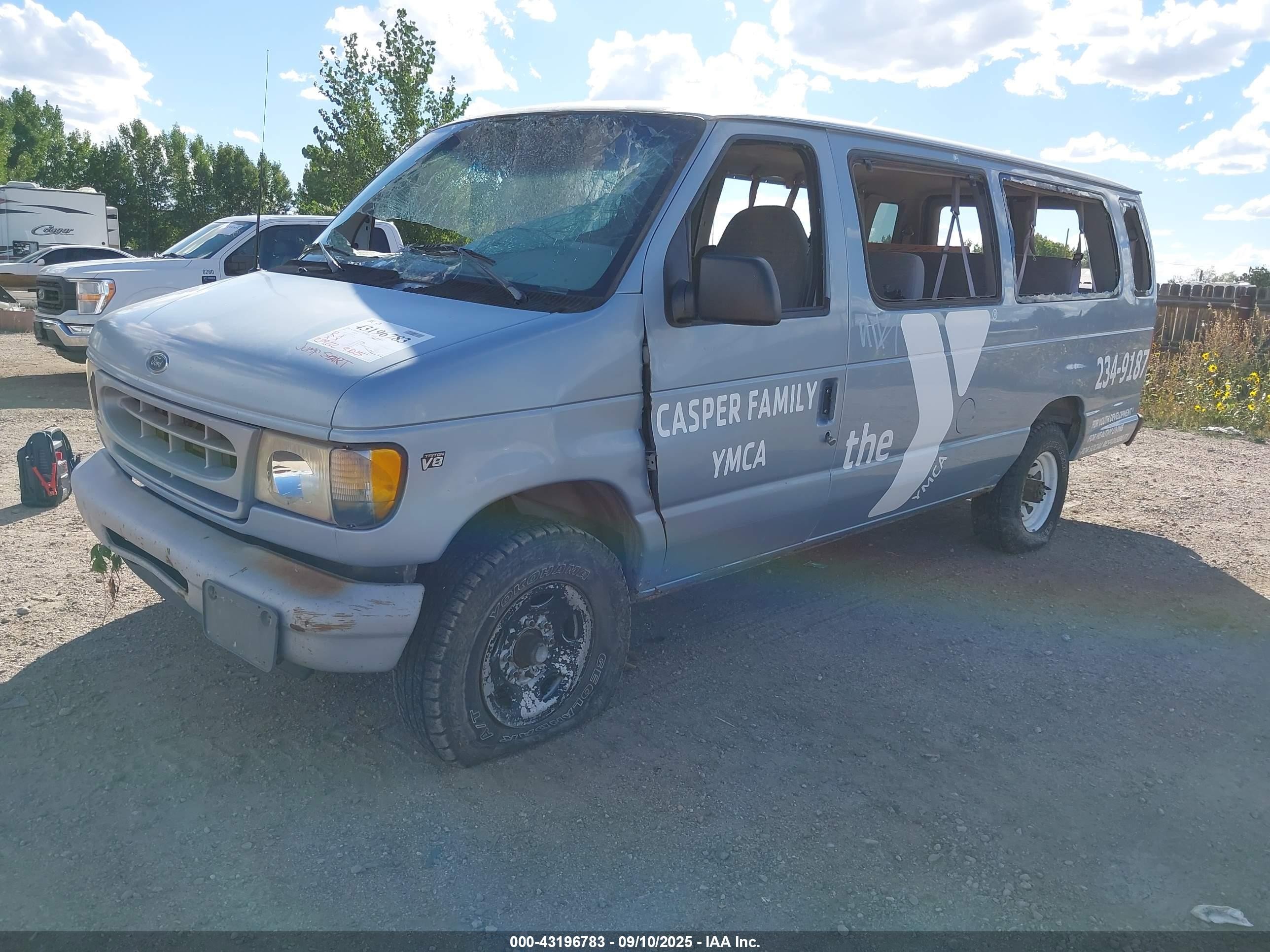 2000 Ford E-350 Super Duty Xl/xlt Light Blue vin: 1FBSS31L1YHB59138