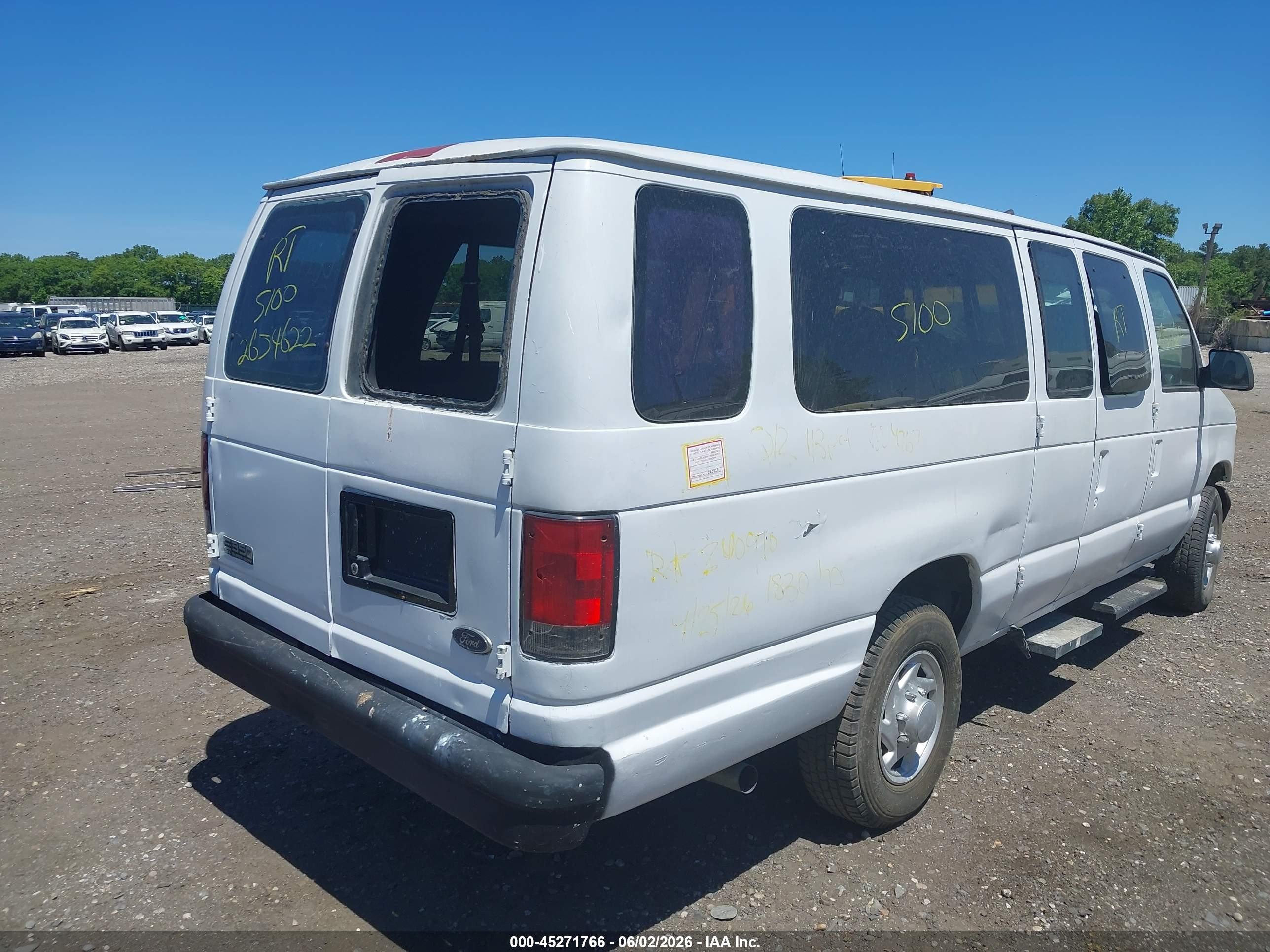 2000 Ford E-350 Super Duty Xl/xlt Белый vin: 1FBSS31L1YHB90812