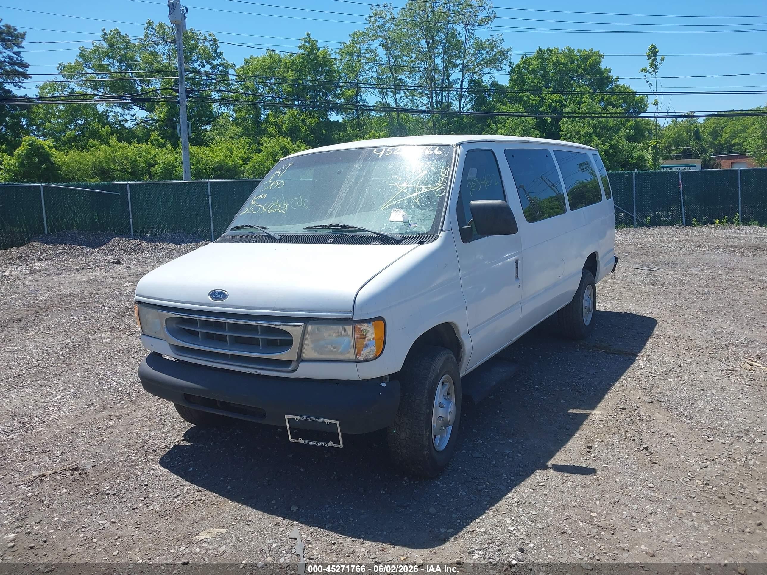 2000 Ford E-350 Super Duty Xl/xlt Белый vin: 1FBSS31L1YHB90812
