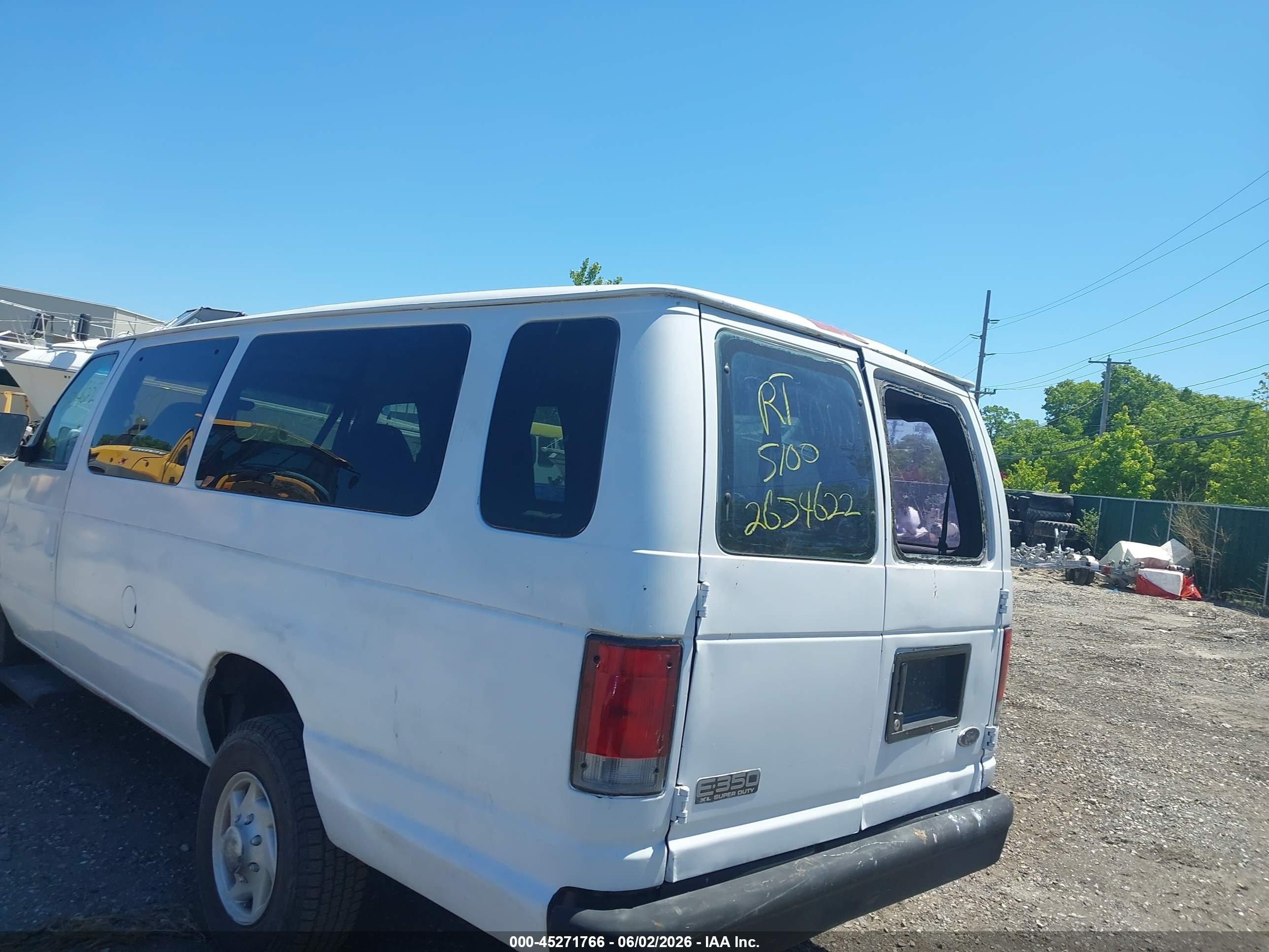 2000 Ford E-350 Super Duty Xl/xlt Белый vin: 1FBSS31L1YHB90812
