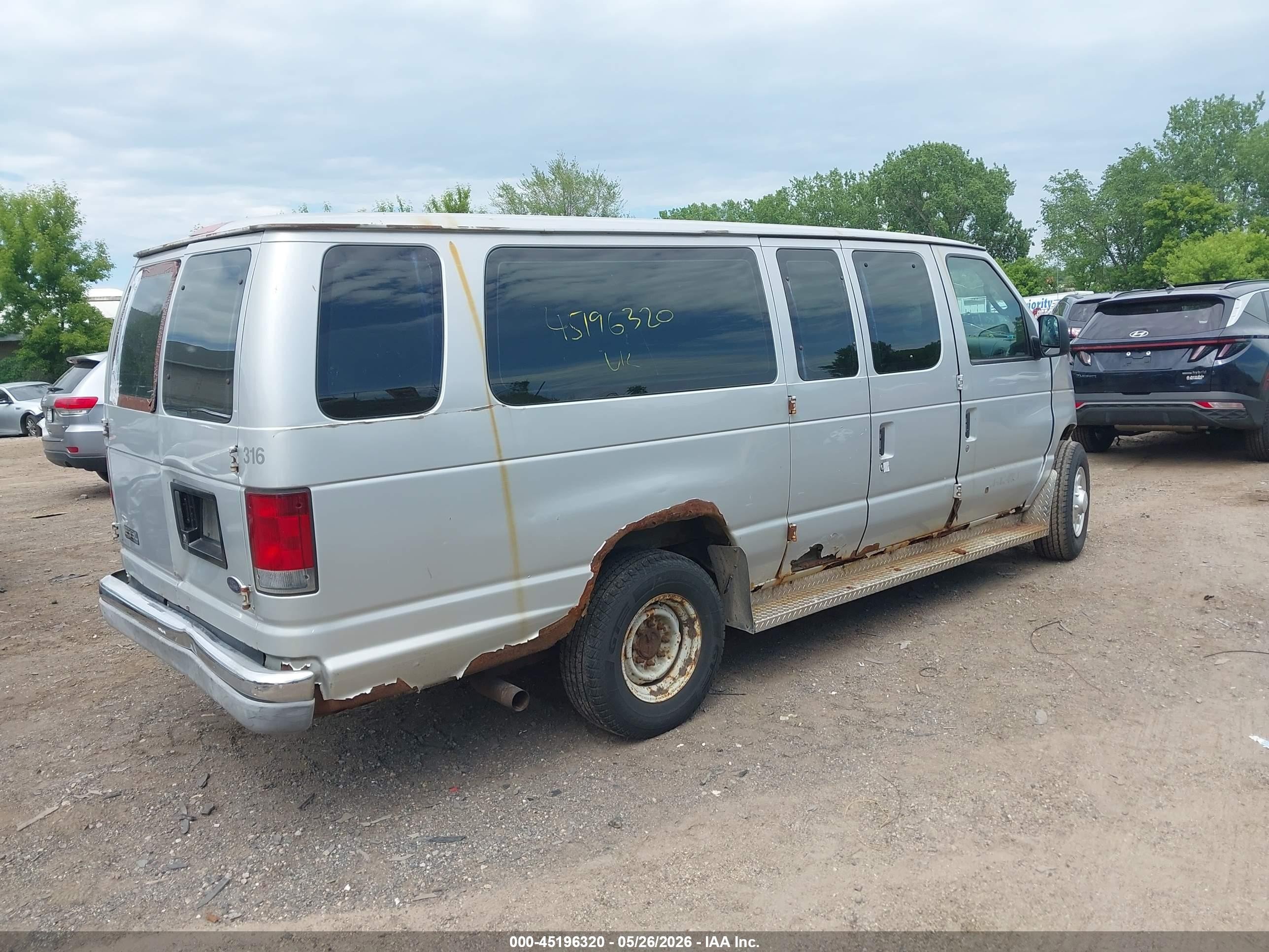 2004 Ford E-350 Super Duty Xl/xlt Silver vin: 1FBSS31L24HA68809