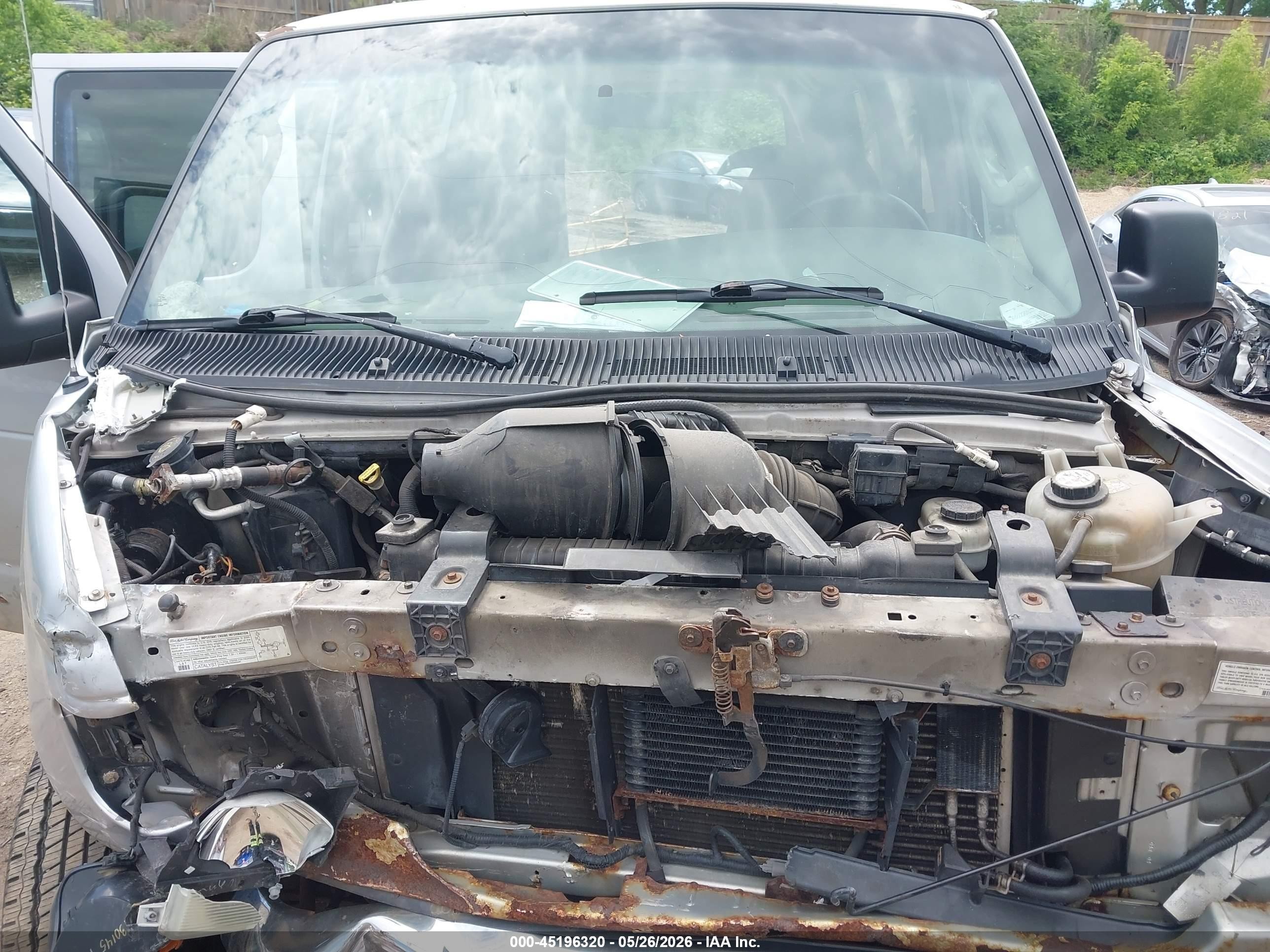 2004 Ford E-350 Super Duty Xl/xlt Silver vin: 1FBSS31L24HA68809