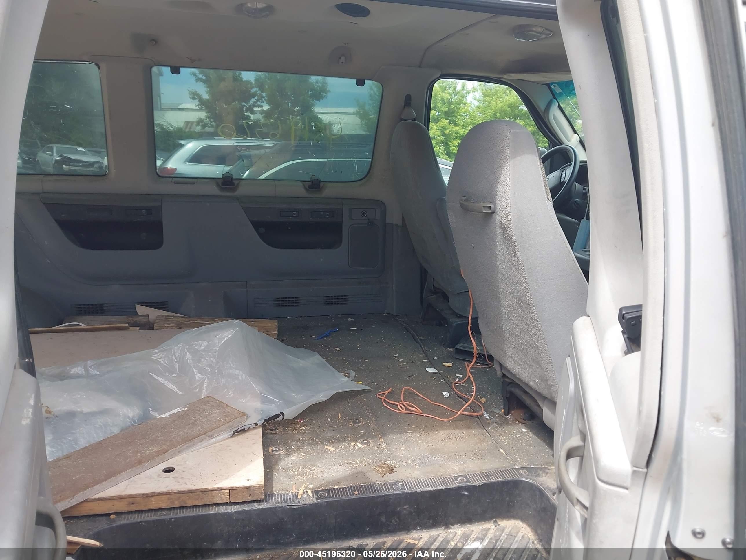 2004 Ford E-350 Super Duty Xl/xlt Silver vin: 1FBSS31L24HA68809