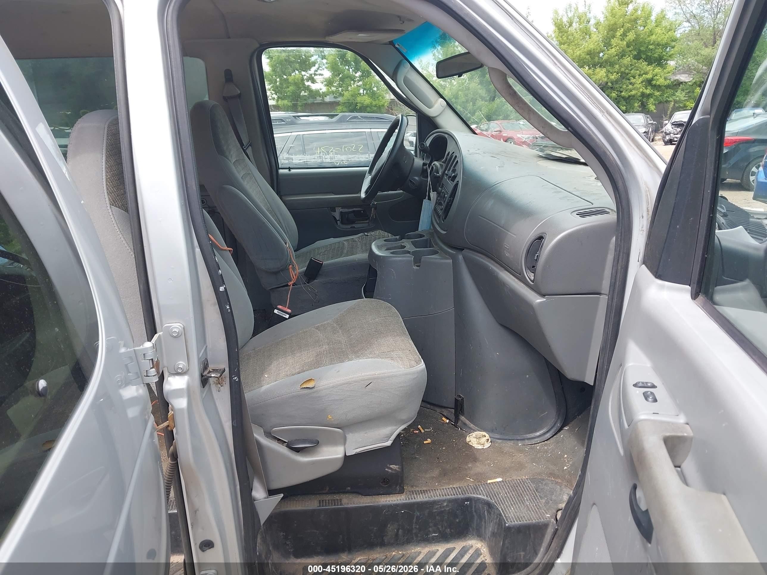 2004 Ford E-350 Super Duty Xl/xlt Silver vin: 1FBSS31L24HA68809
