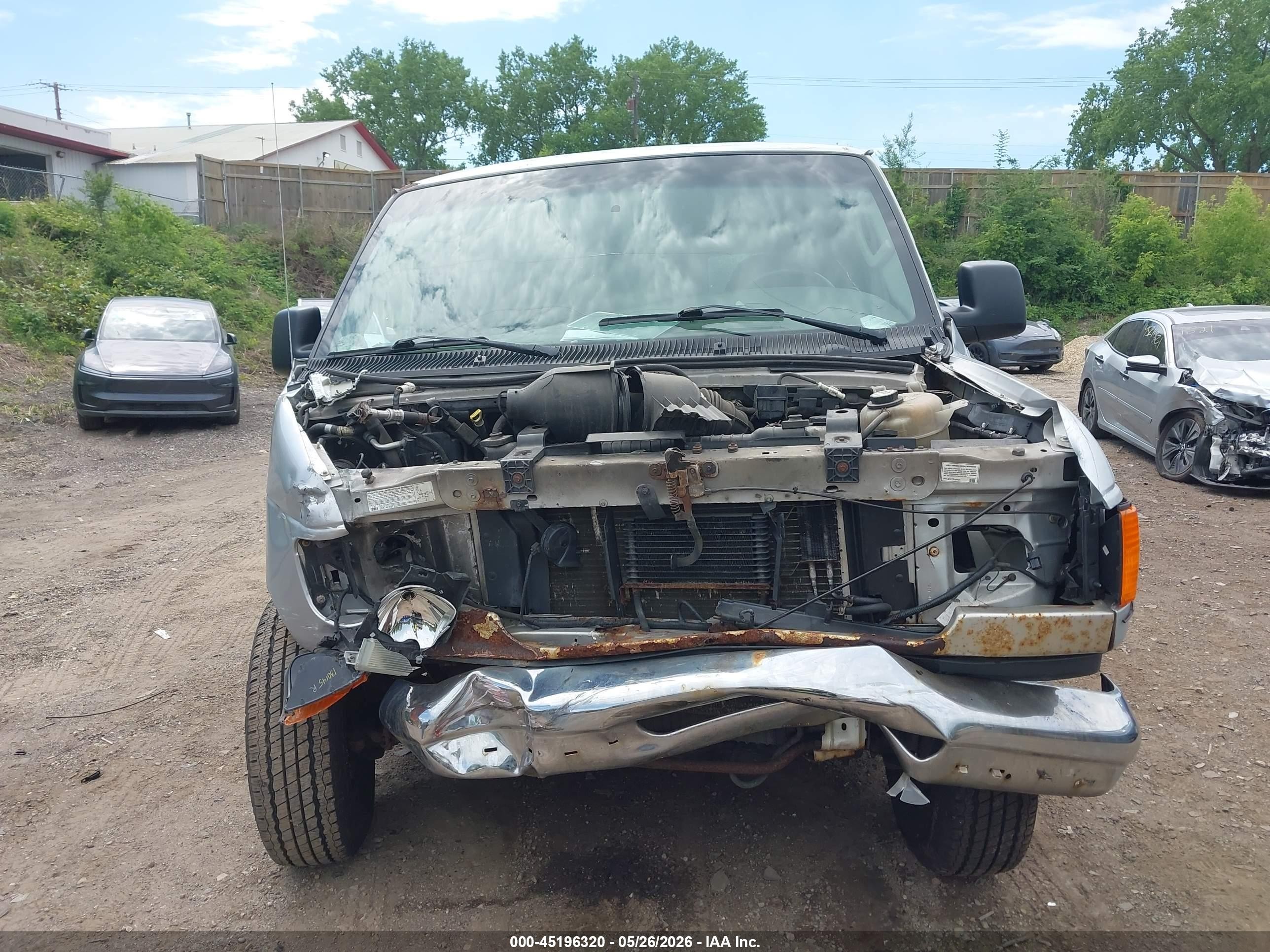 2004 Ford E-350 Super Duty Xl/xlt Silver vin: 1FBSS31L24HA68809
