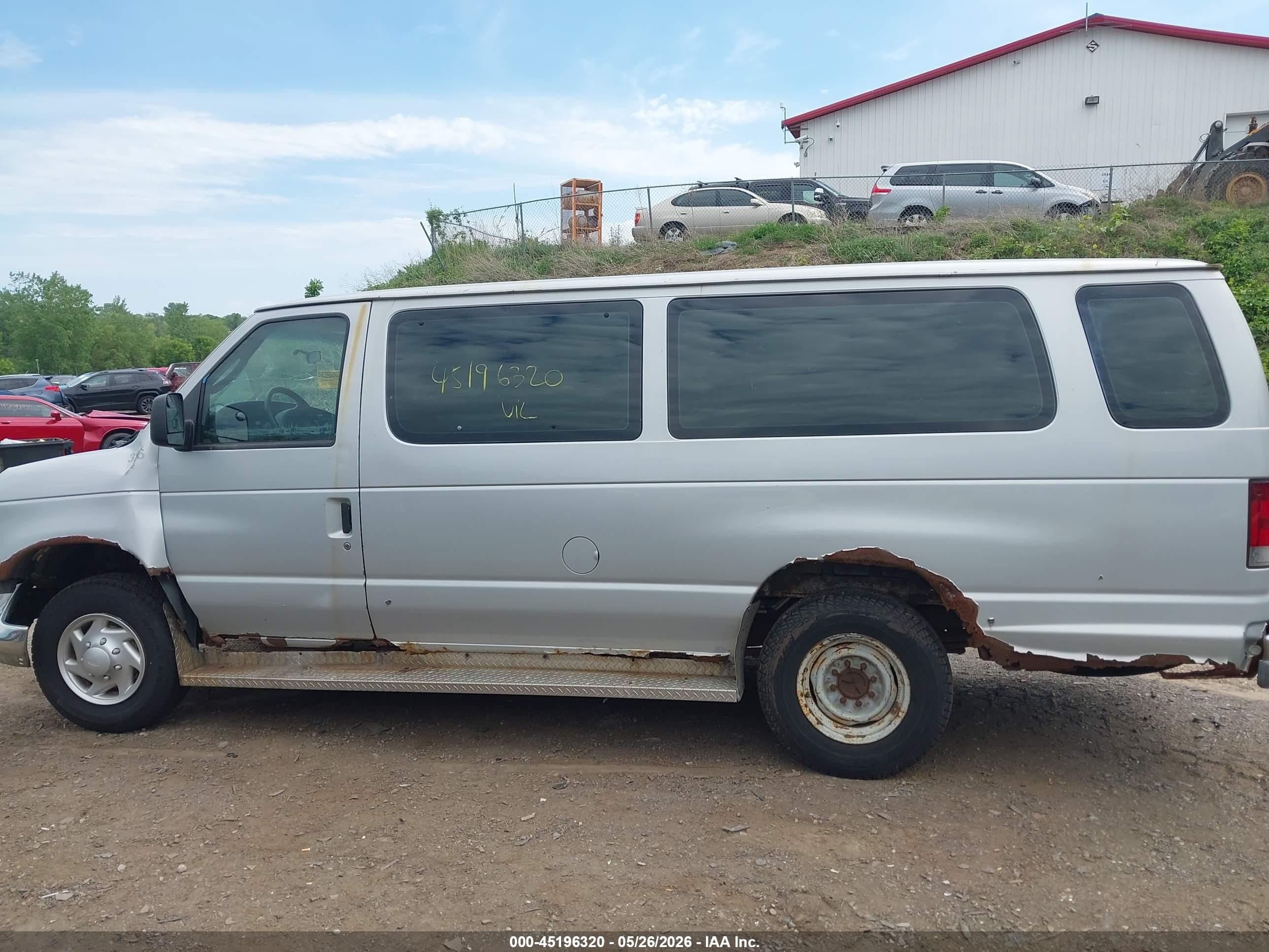 2004 Ford E-350 Super Duty Xl/xlt Silver vin: 1FBSS31L24HA68809