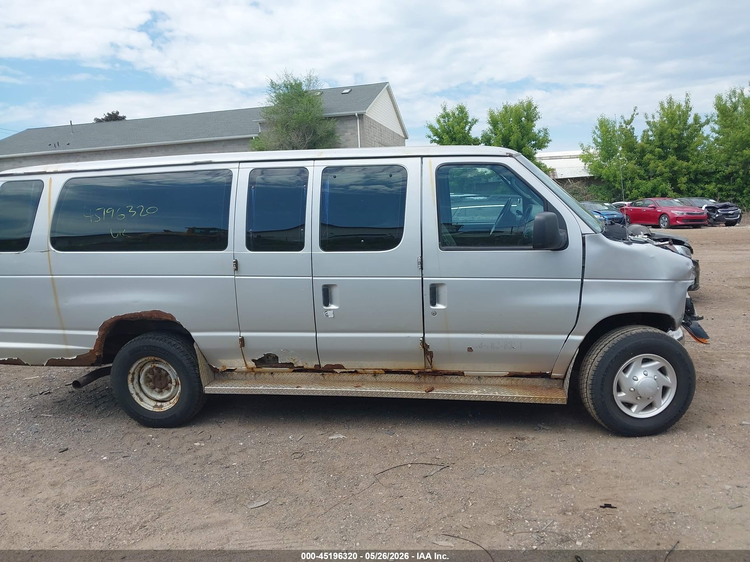 2004 Ford E-350 Super Duty Xl/xlt Silver vin: 1FBSS31L24HA68809