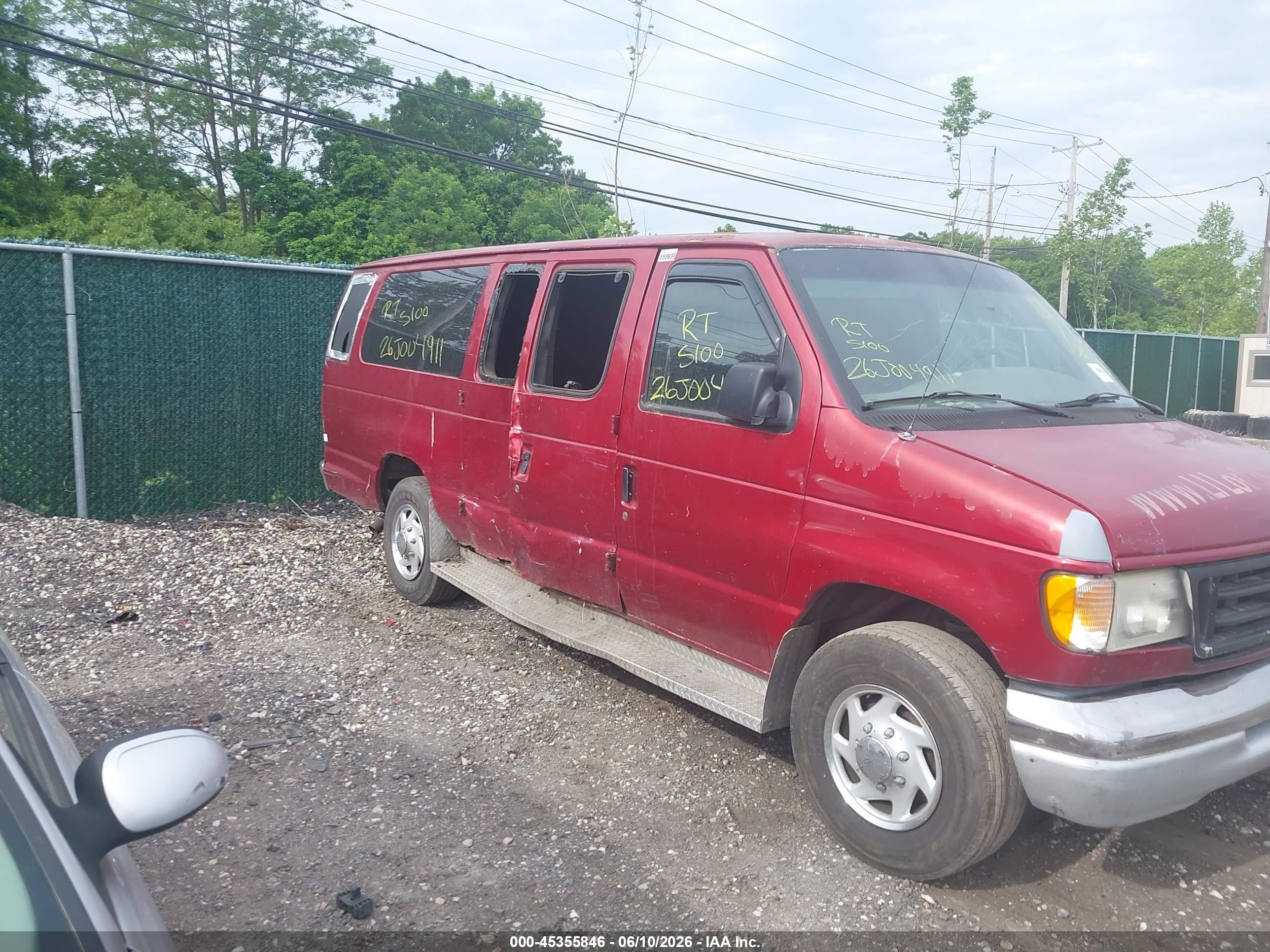2000 Ford E-350 Super Duty Xl/xlt Red vin: 1FBSS31L2YHA75572