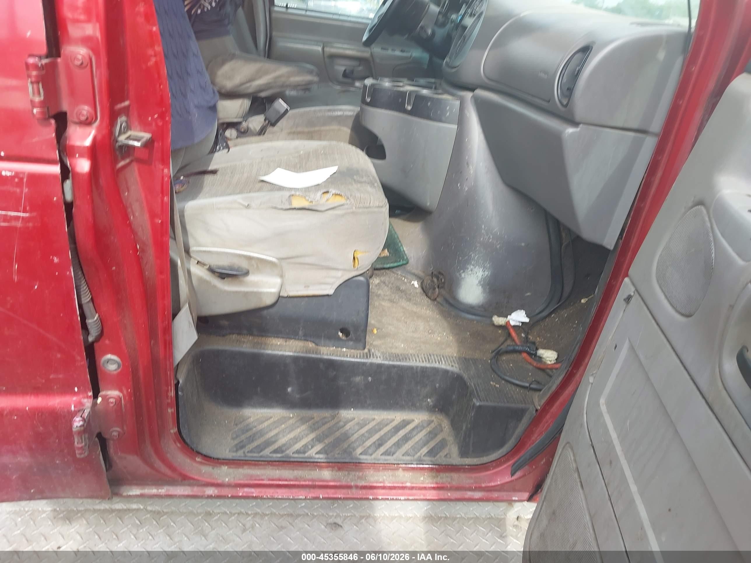 2000 Ford E-350 Super Duty Xl/xlt Red vin: 1FBSS31L2YHA75572