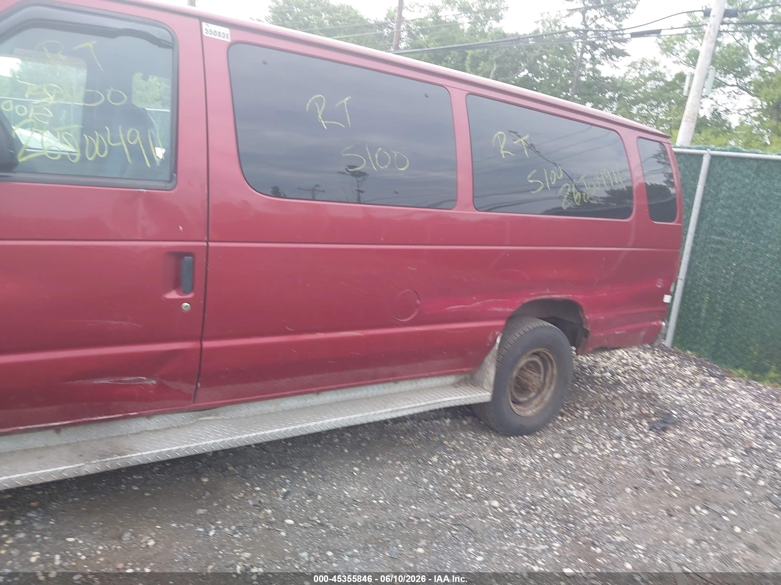 2000 Ford E-350 Super Duty Xl/xlt Red vin: 1FBSS31L2YHA75572