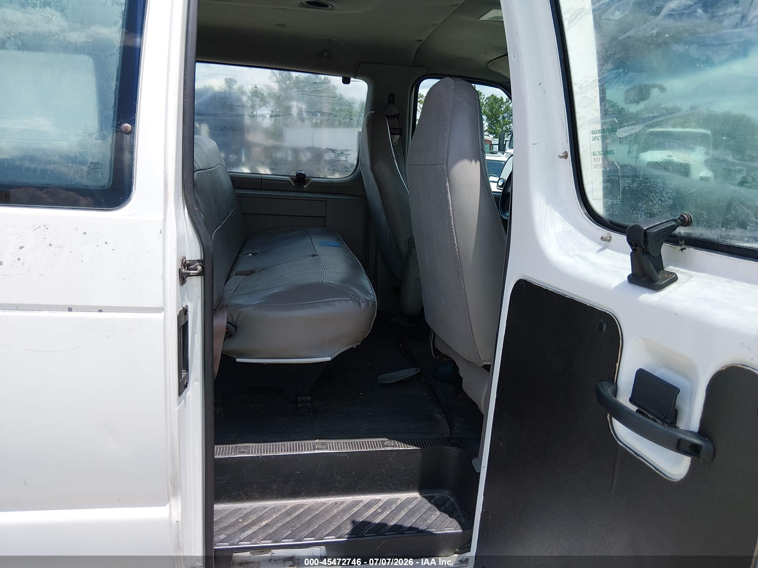 2001 Ford E-350 Super Duty Xl/xlt White vin: 1FBSS31L31HA05892