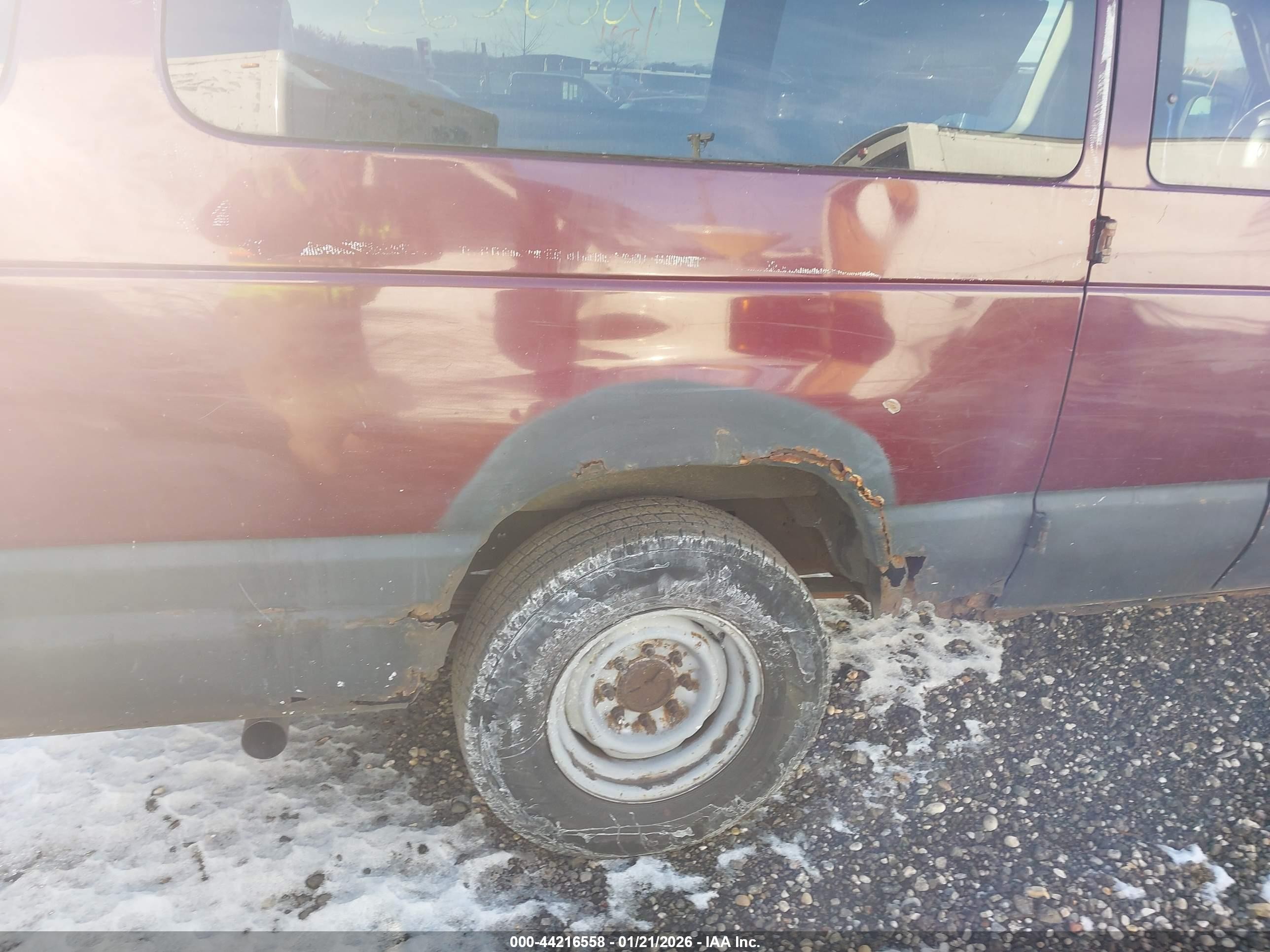 2005 Ford E-350 Super Duty Xl/xlt Maroon vin: 1FBSS31L35HA92862