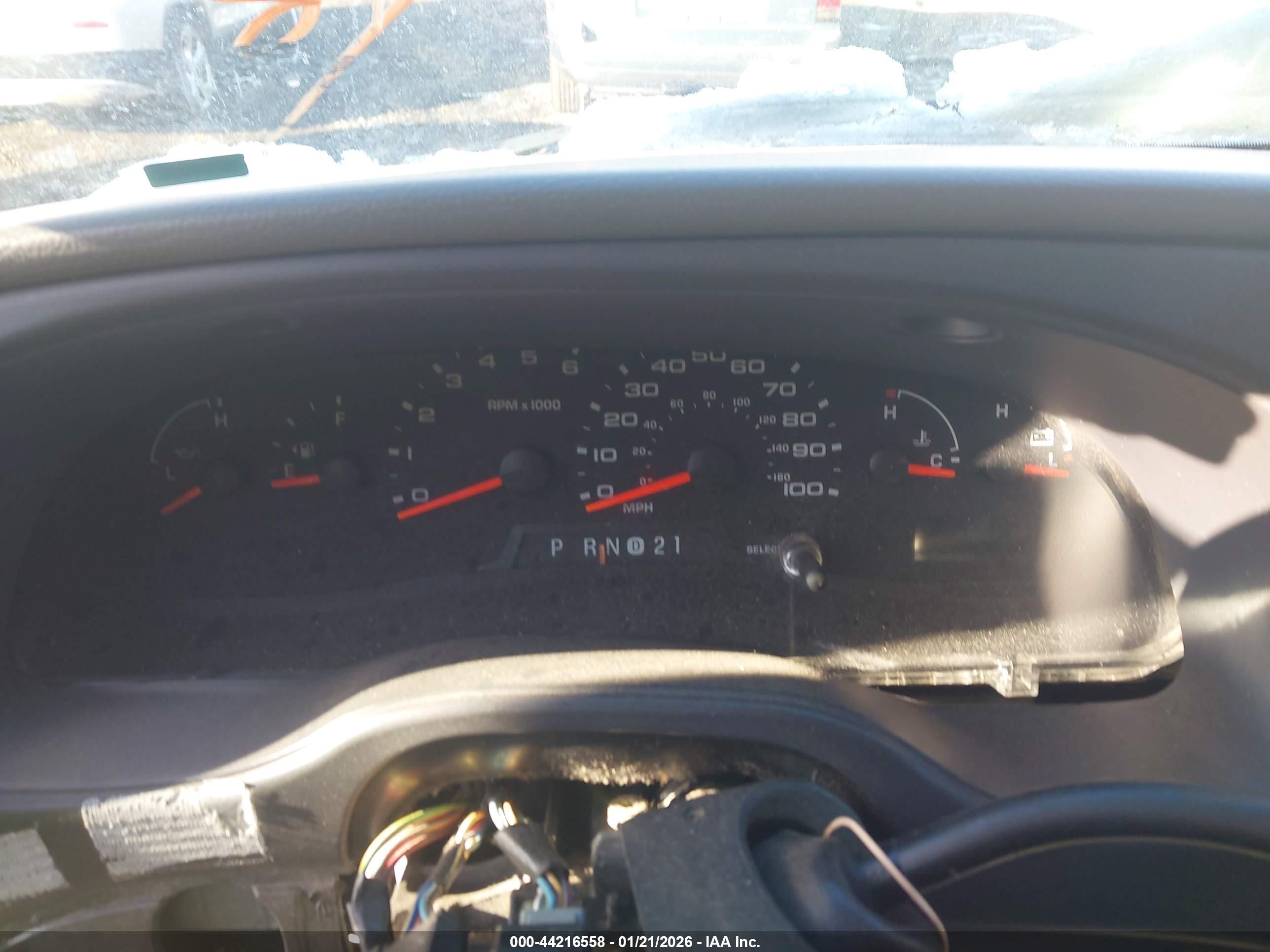 2005 Ford E-350 Super Duty Xl/xlt Maroon vin: 1FBSS31L35HA92862
