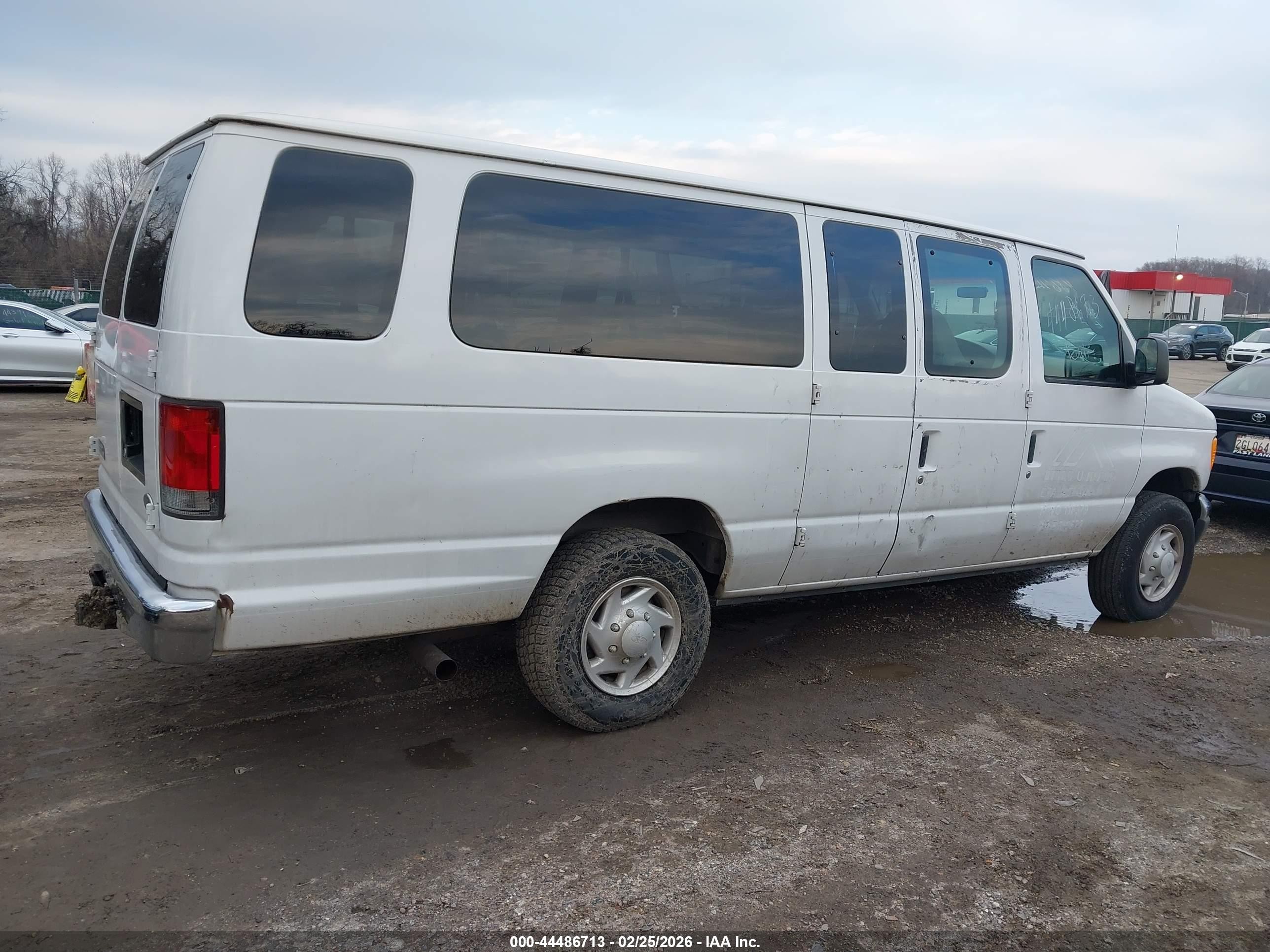 2005 Ford E-350 Super Duty Xl/xlt White vin: 1FBSS31L35HB30784