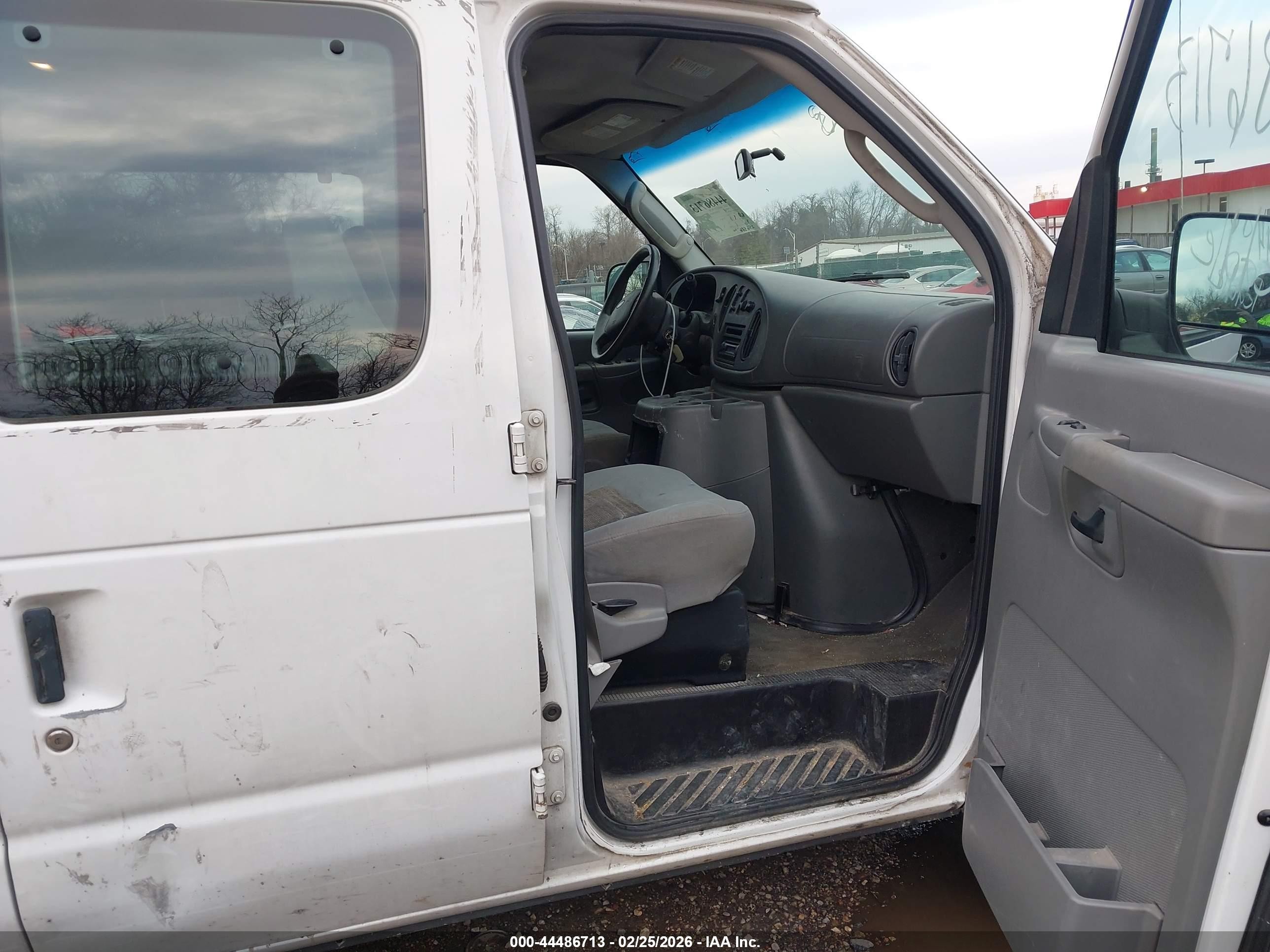 2005 Ford E-350 Super Duty Xl/xlt White vin: 1FBSS31L35HB30784