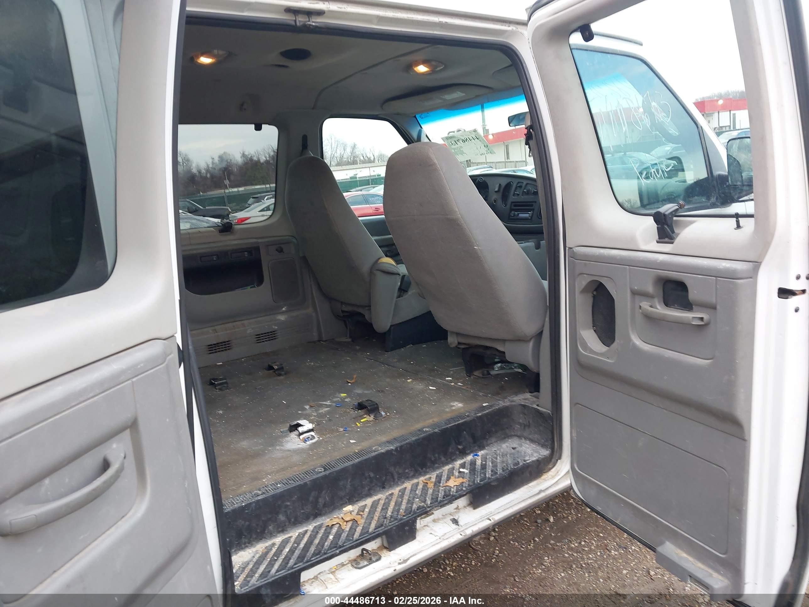 2005 Ford E-350 Super Duty Xl/xlt White vin: 1FBSS31L35HB30784