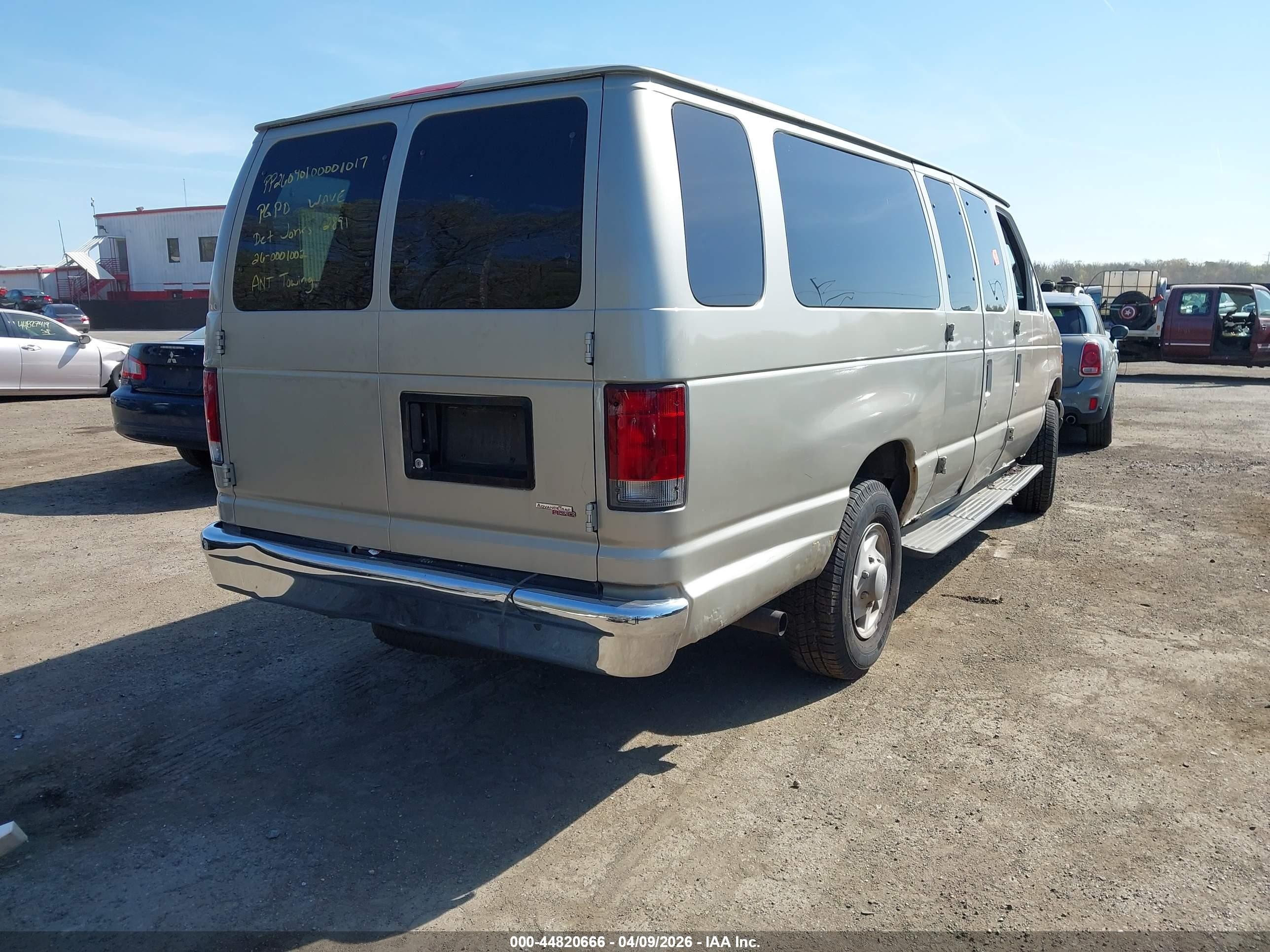 2006 Ford E-350 Super Duty   Tan vin: 1FBSS31L36DA31391