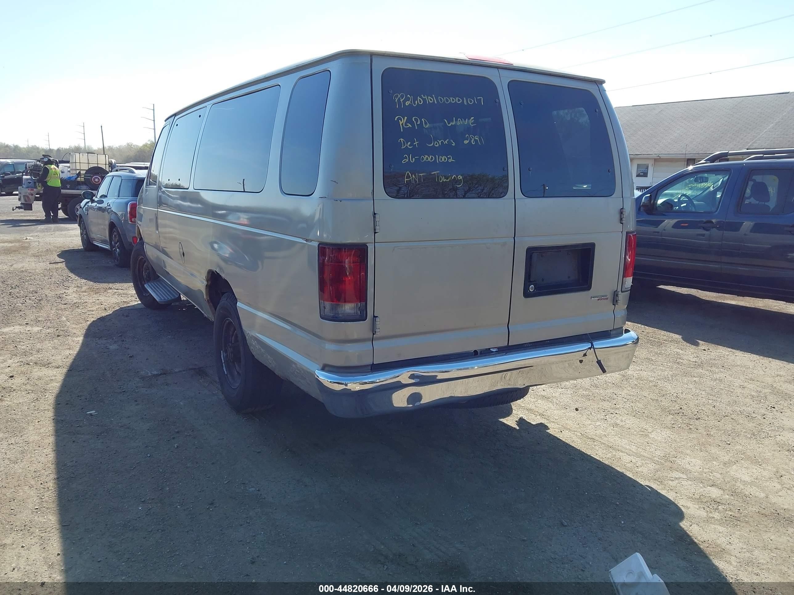 2006 Ford E-350 Super Duty   Tan vin: 1FBSS31L36DA31391