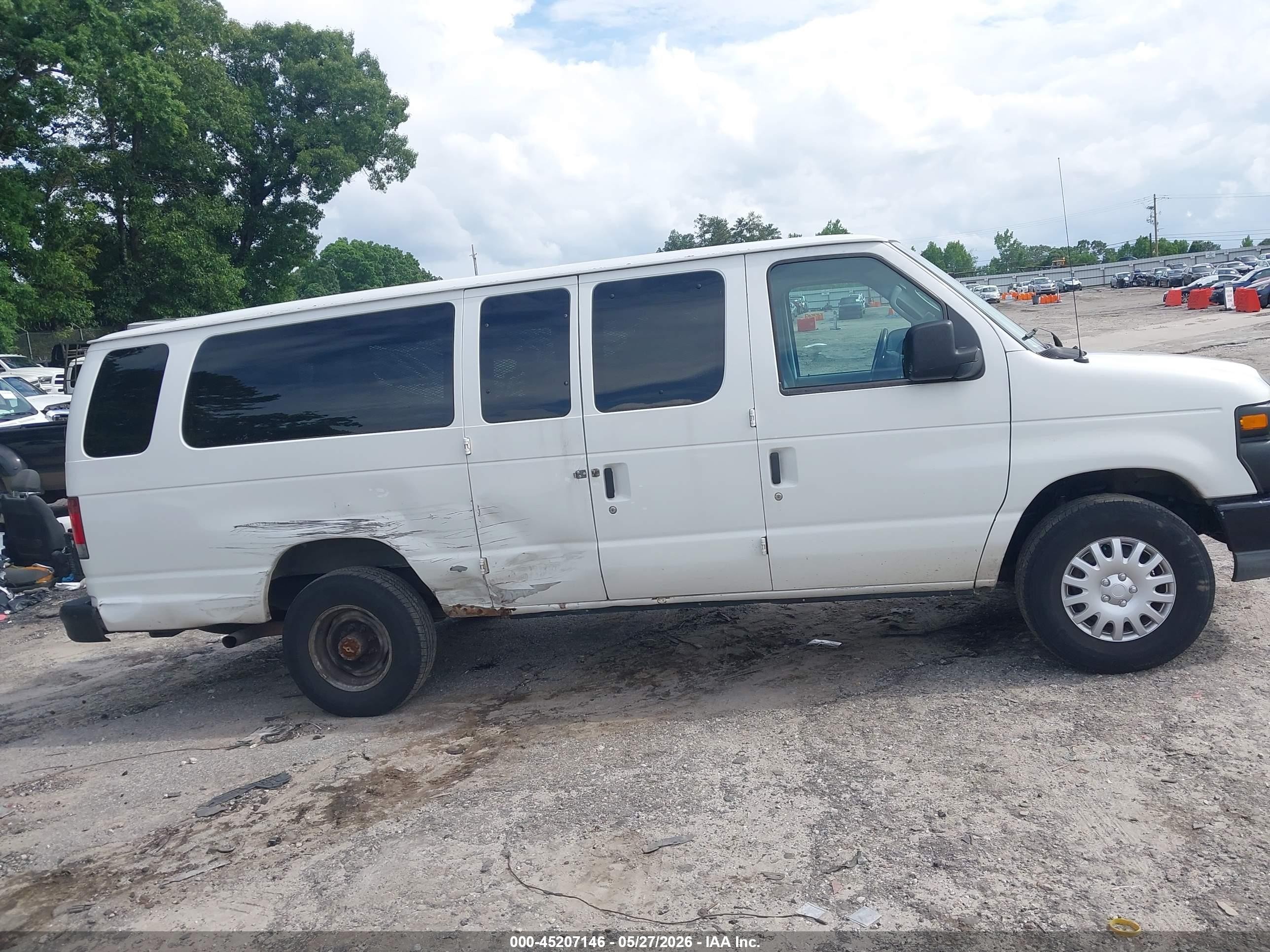 2008 Ford E-350 Super Duty Xl/xlt White vin: 1FBSS31L38DA84255