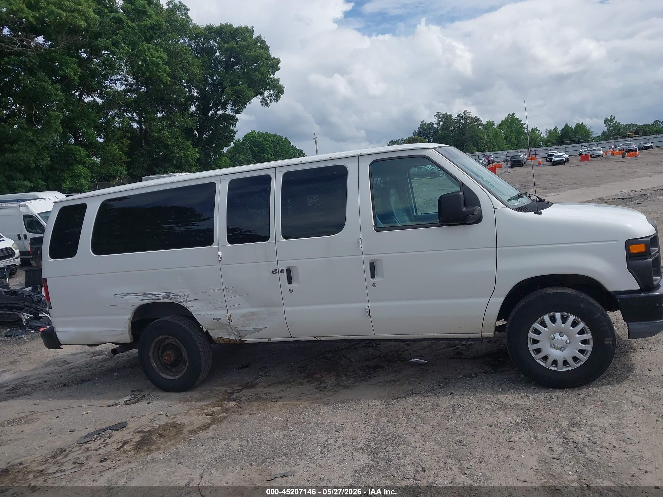 2008 Ford E-350 Super Duty Xl/xlt White vin: 1FBSS31L38DA84255