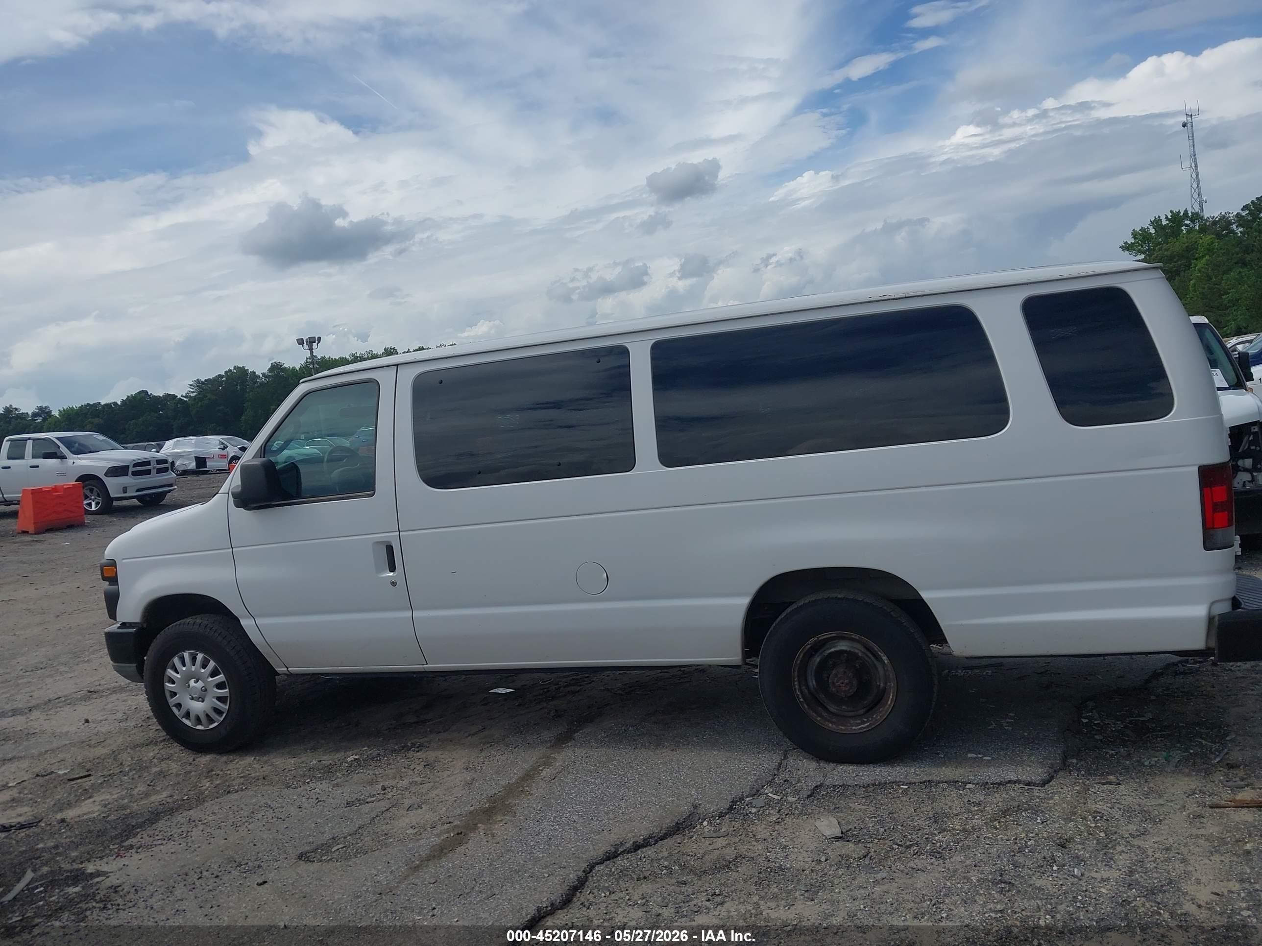 2008 Ford E-350 Super Duty Xl/xlt White vin: 1FBSS31L38DA84255