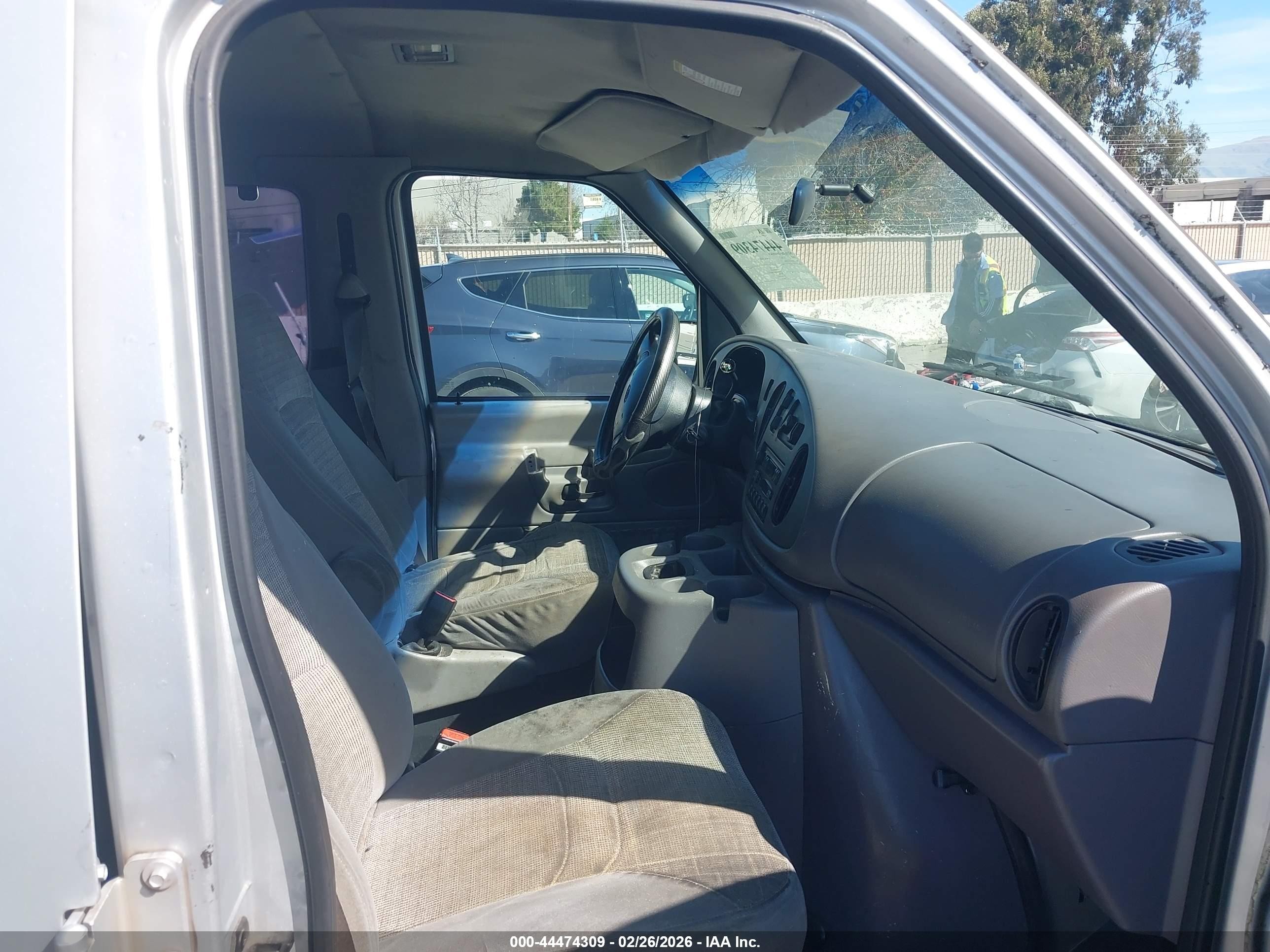 2000 Ford E-350 Super Duty Xl/xlt Серый vin: 1FBSS31L3YHA23237