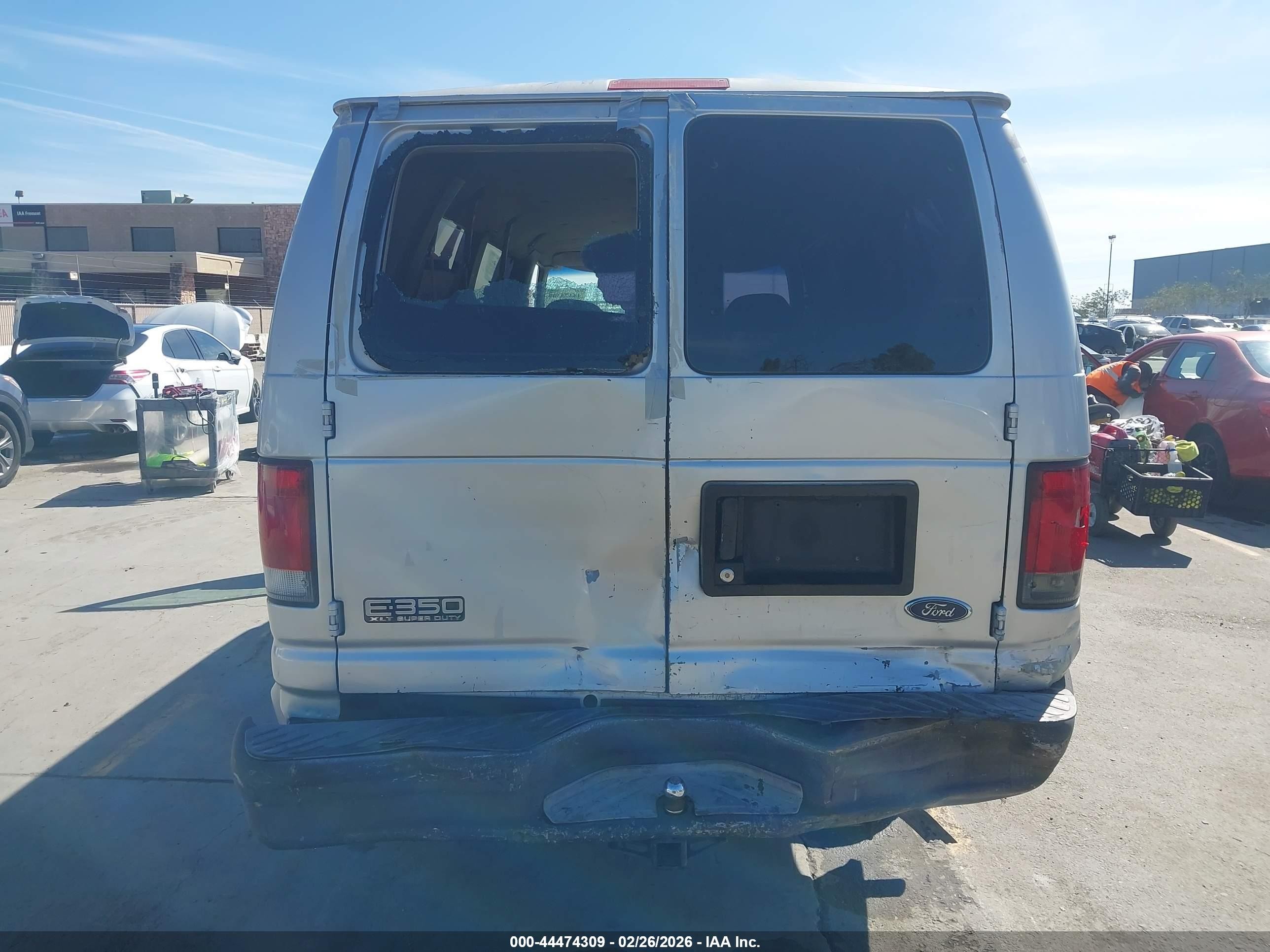2000 Ford E-350 Super Duty Xl/xlt Серый vin: 1FBSS31L3YHA23237