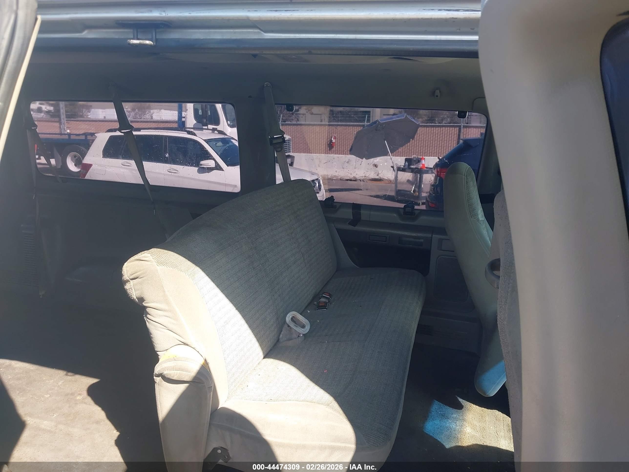 2000 Ford E-350 Super Duty Xl/xlt Серый vin: 1FBSS31L3YHA23237