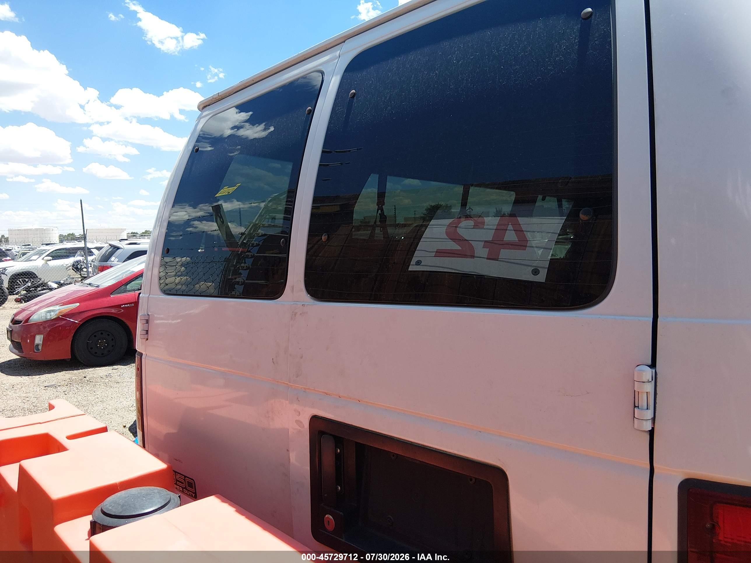2000 Ford E-350 Super Duty Xl/xlt White vin: 1FBSS31L3YHA34951