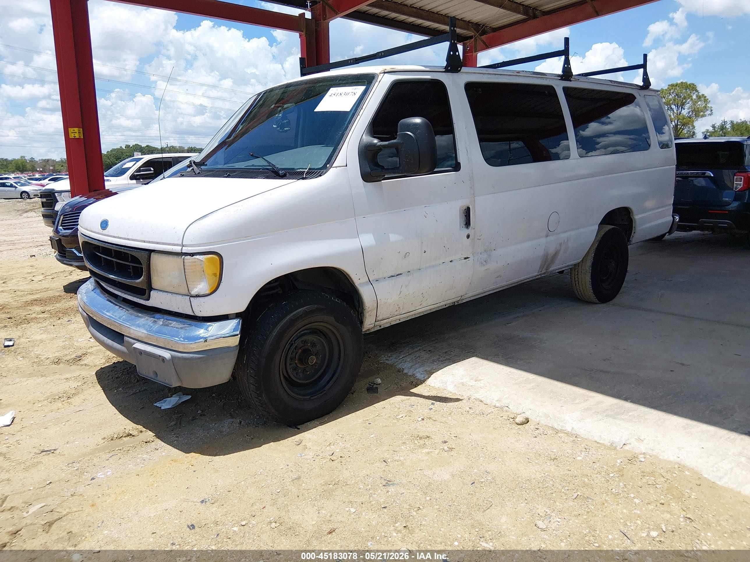 2001 Ford E-350 Super Duty   White vin: 1FBSS31L41HA41493