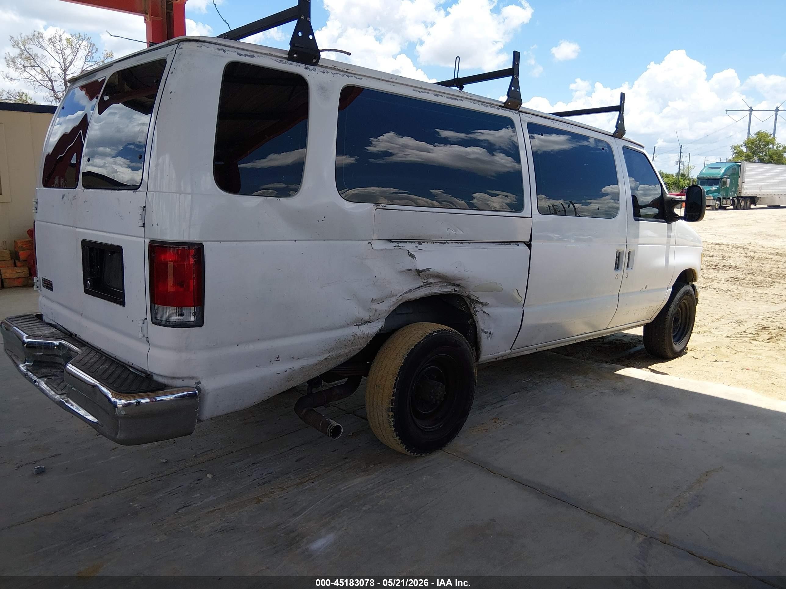 2001 Ford E-350 Super Duty   White vin: 1FBSS31L41HA41493