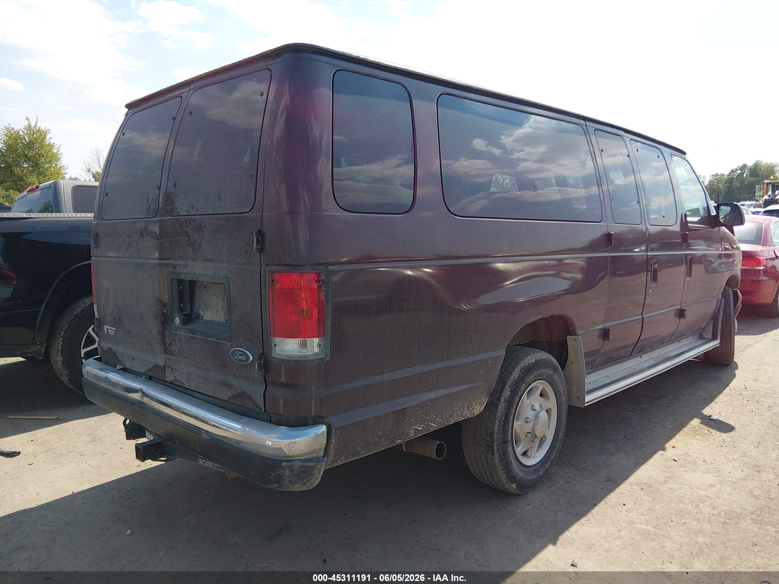 2001 Ford E-350 Super Duty Xl/xlt Maroon vin: 1FBSS31L41HB61018